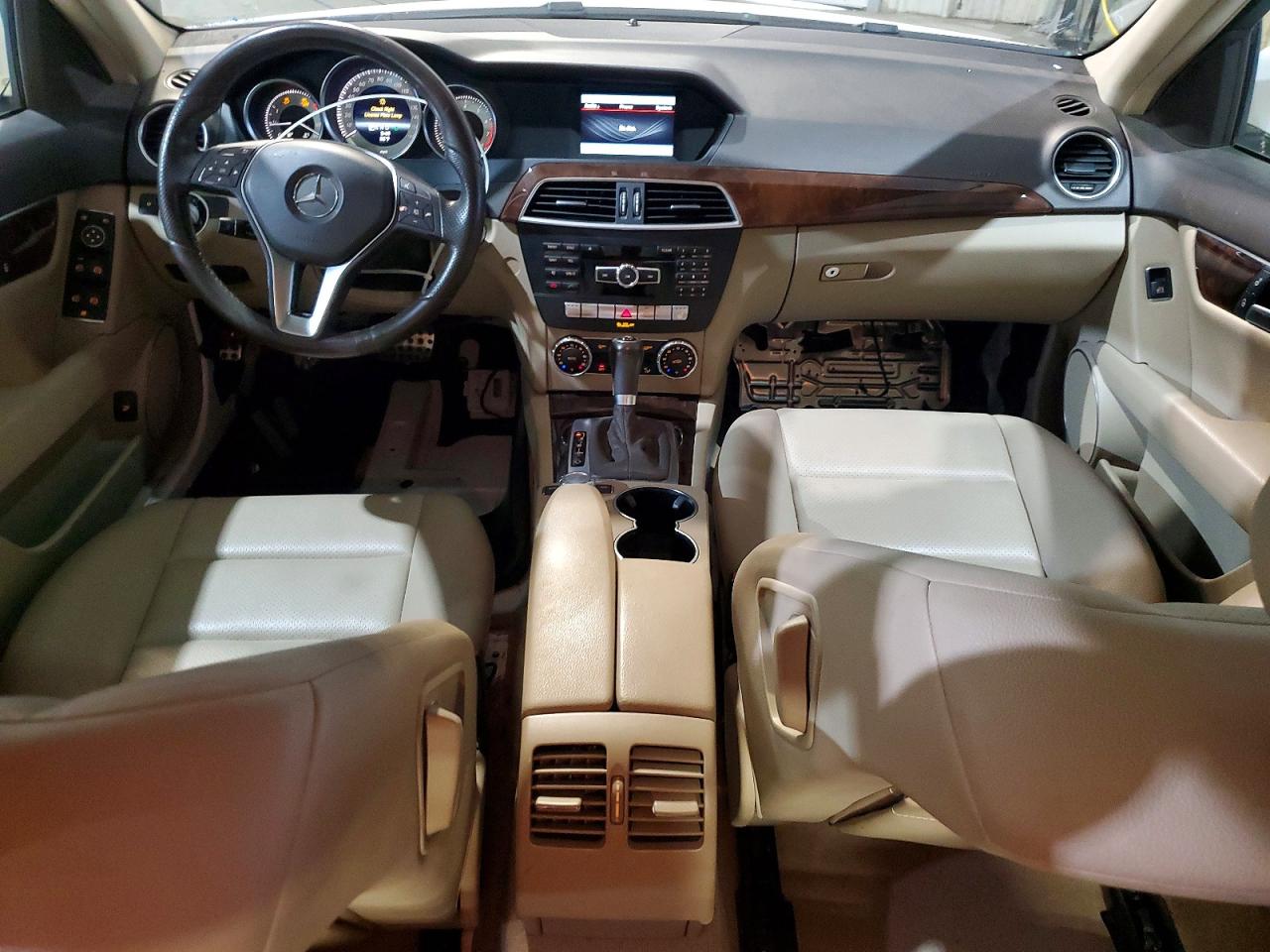 2013 Mercedes-benz C 300 4matic Белый vin: WDDGF8AB5DR281635