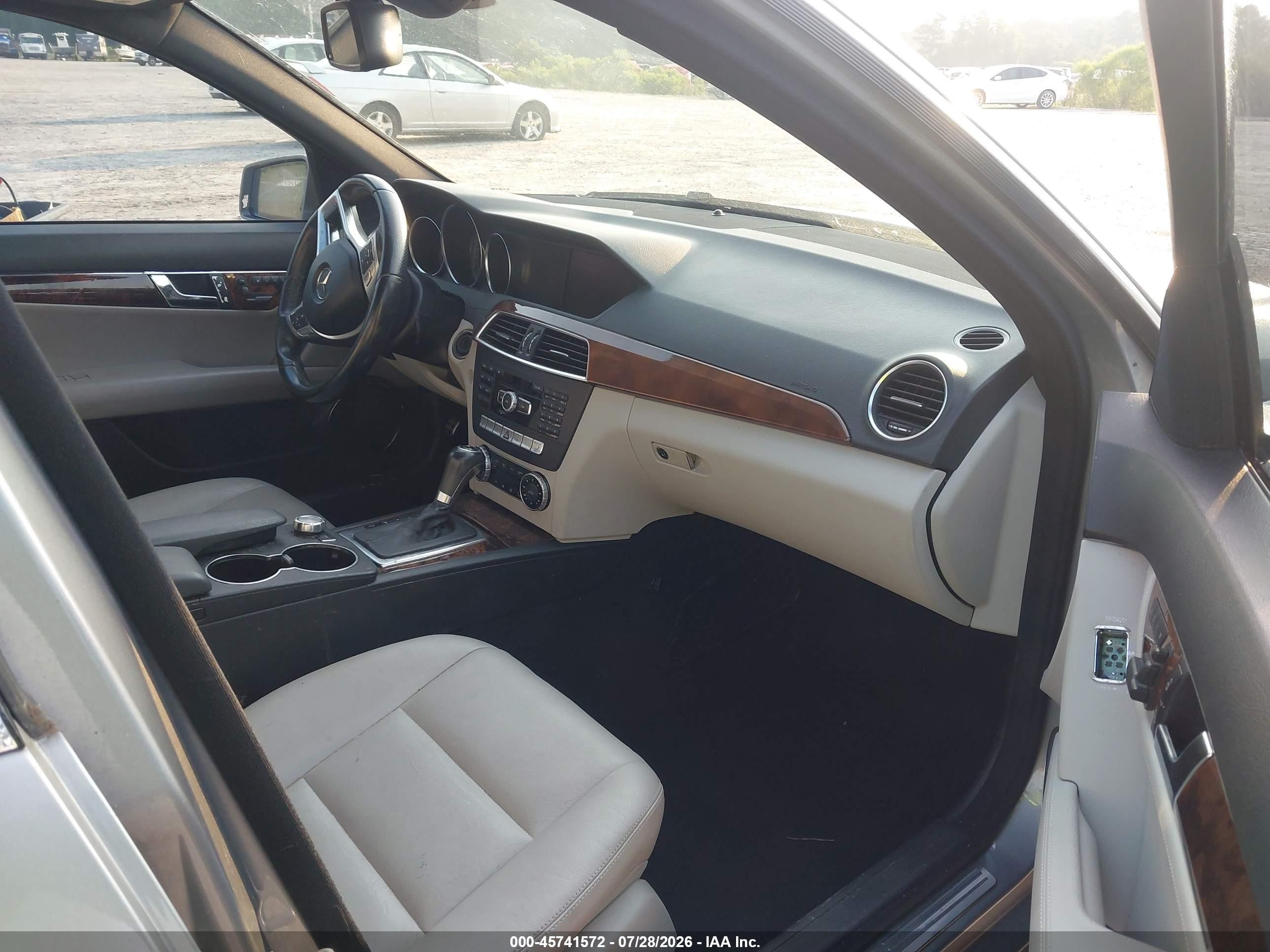 2013 Mercedes-benz C 300 Sport 4matic Серый vin: WDDGF8AB5DR283840