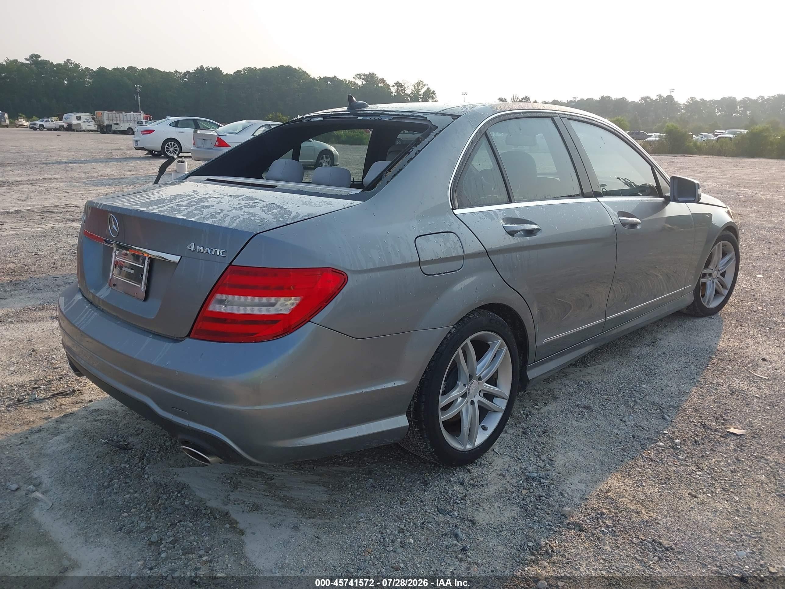 2013 Mercedes-benz C 300 Sport 4matic Серый vin: WDDGF8AB5DR283840