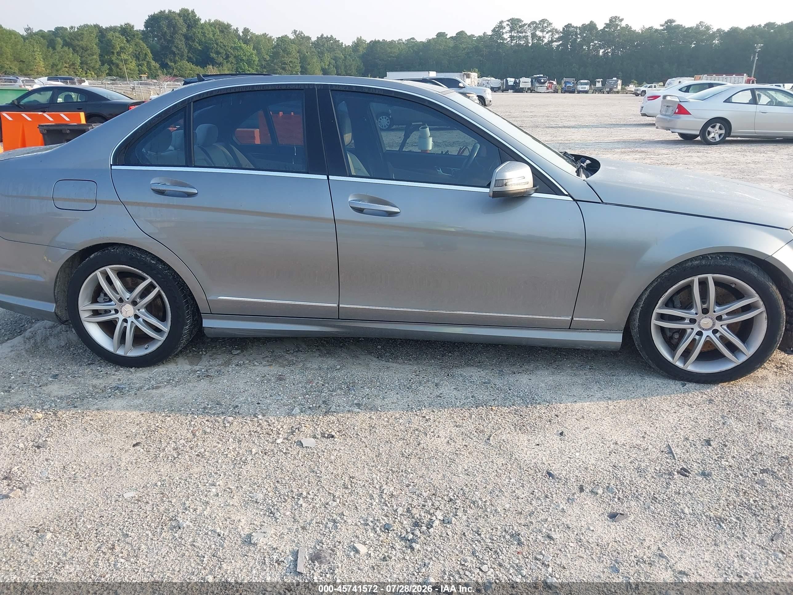 2013 Mercedes-benz C 300 Sport 4matic Серый vin: WDDGF8AB5DR283840