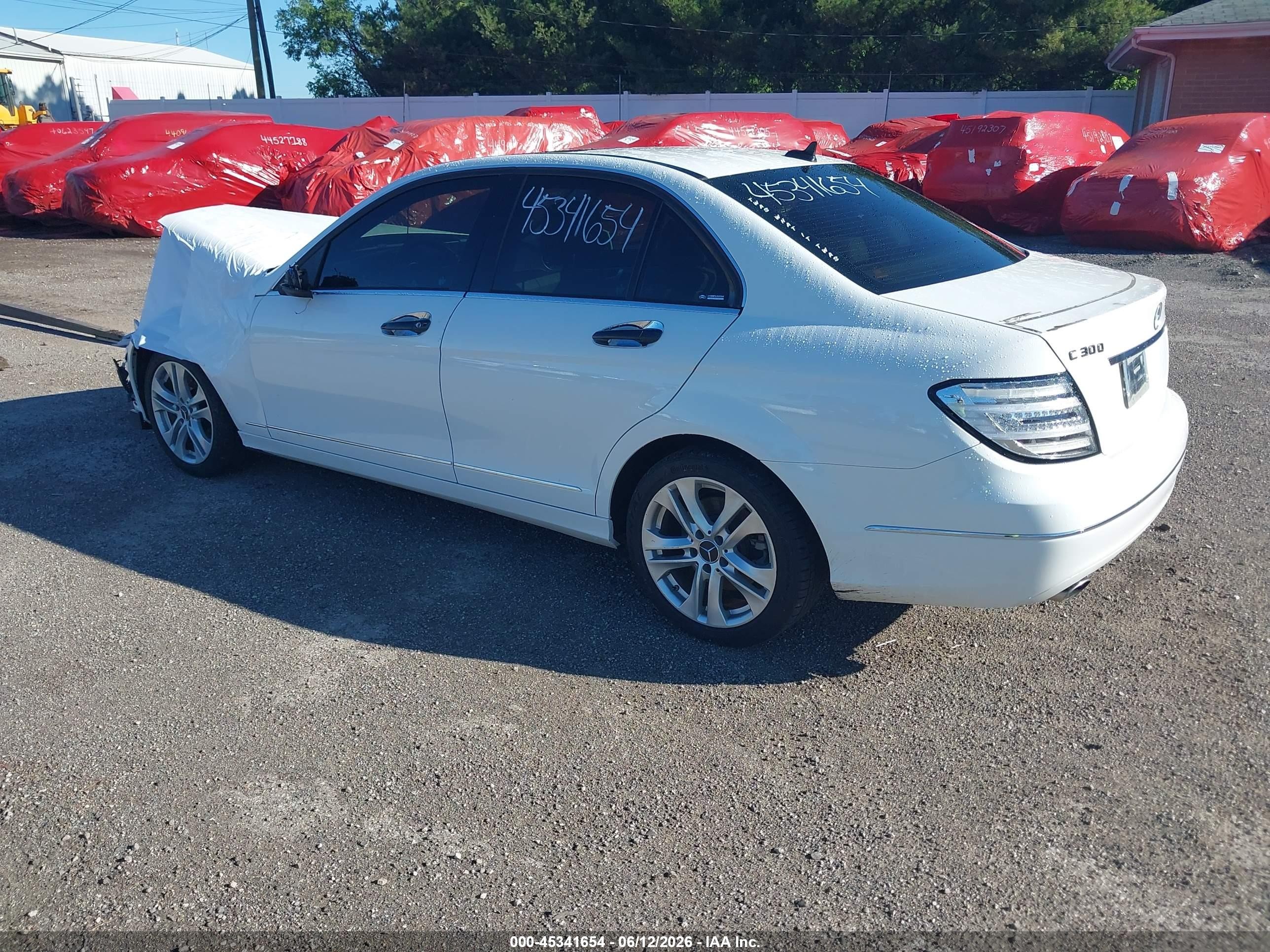 2013 Mercedes-benz C 300 Luxury 4matic White vin: WDDGF8AB5DR284356