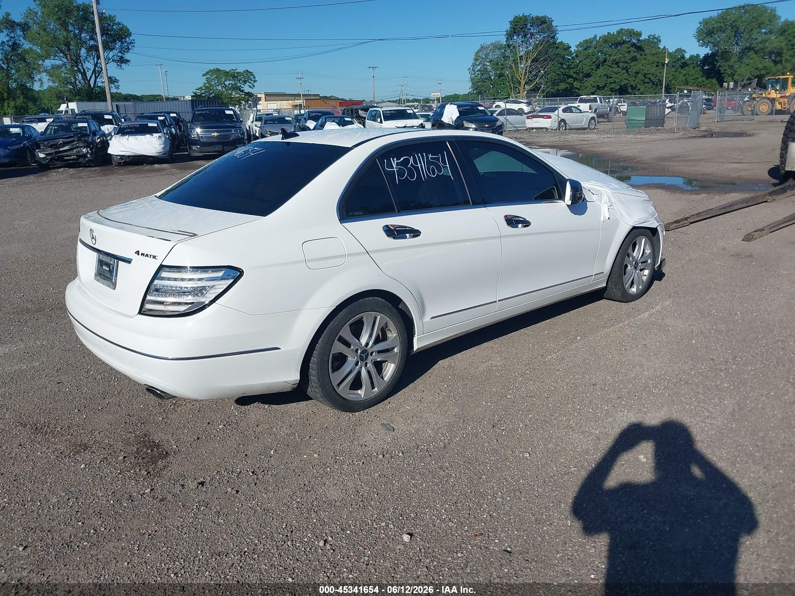 2013 Mercedes-benz C 300 Luxury 4matic White vin: WDDGF8AB5DR284356