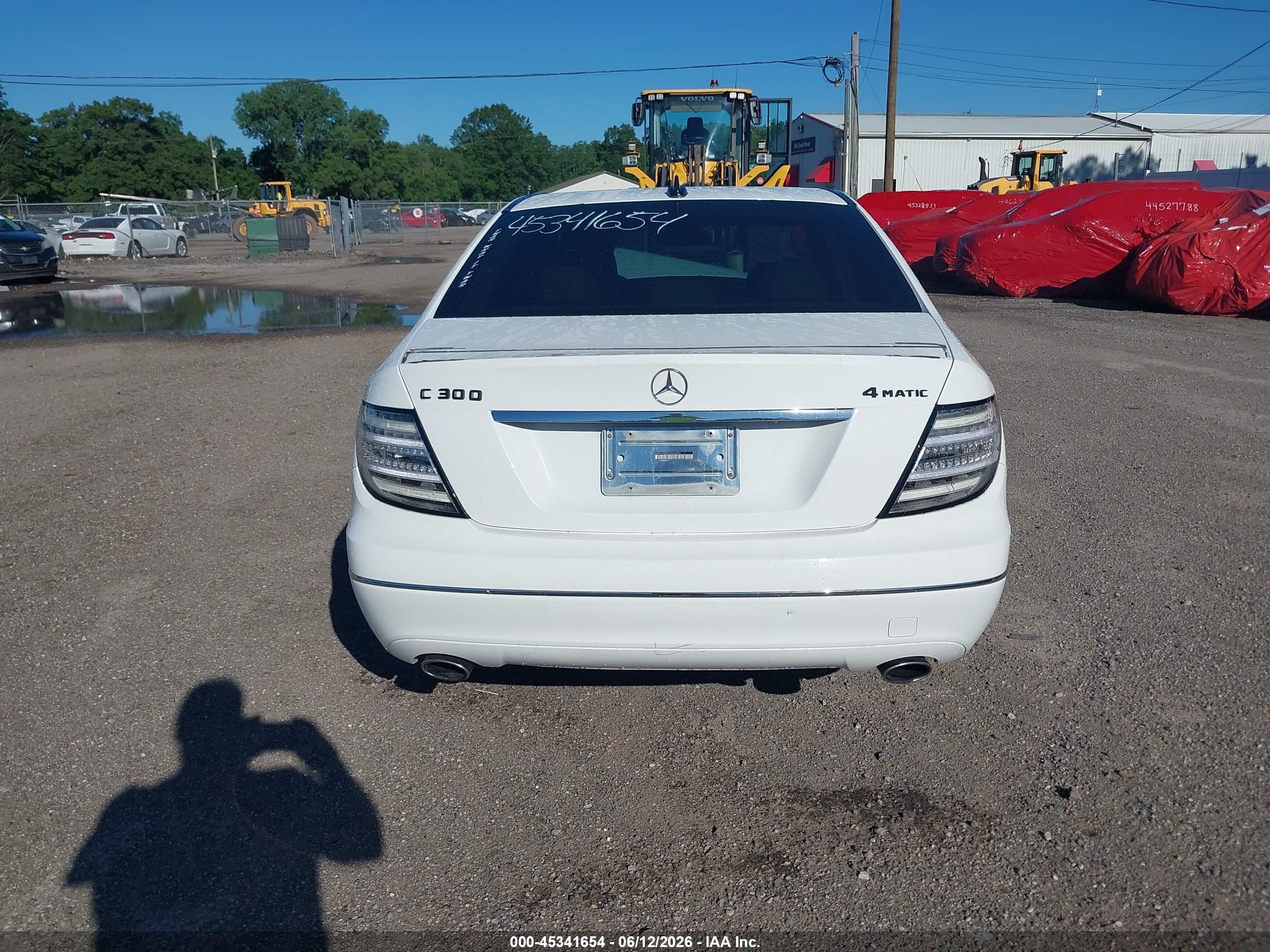 2013 Mercedes-benz C 300 Luxury 4matic White vin: WDDGF8AB5DR284356