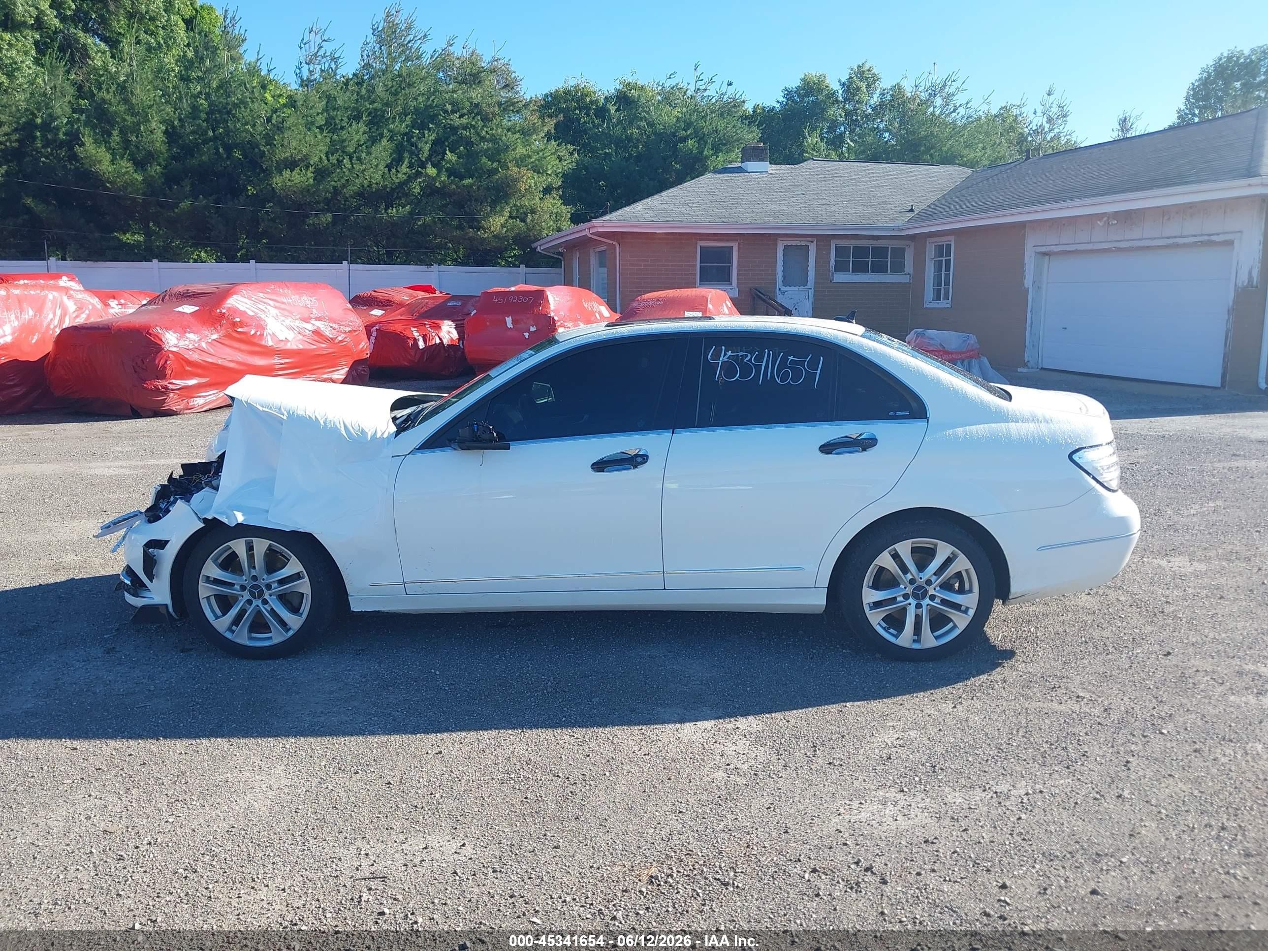 2013 Mercedes-benz C 300 Luxury 4matic White vin: WDDGF8AB5DR284356