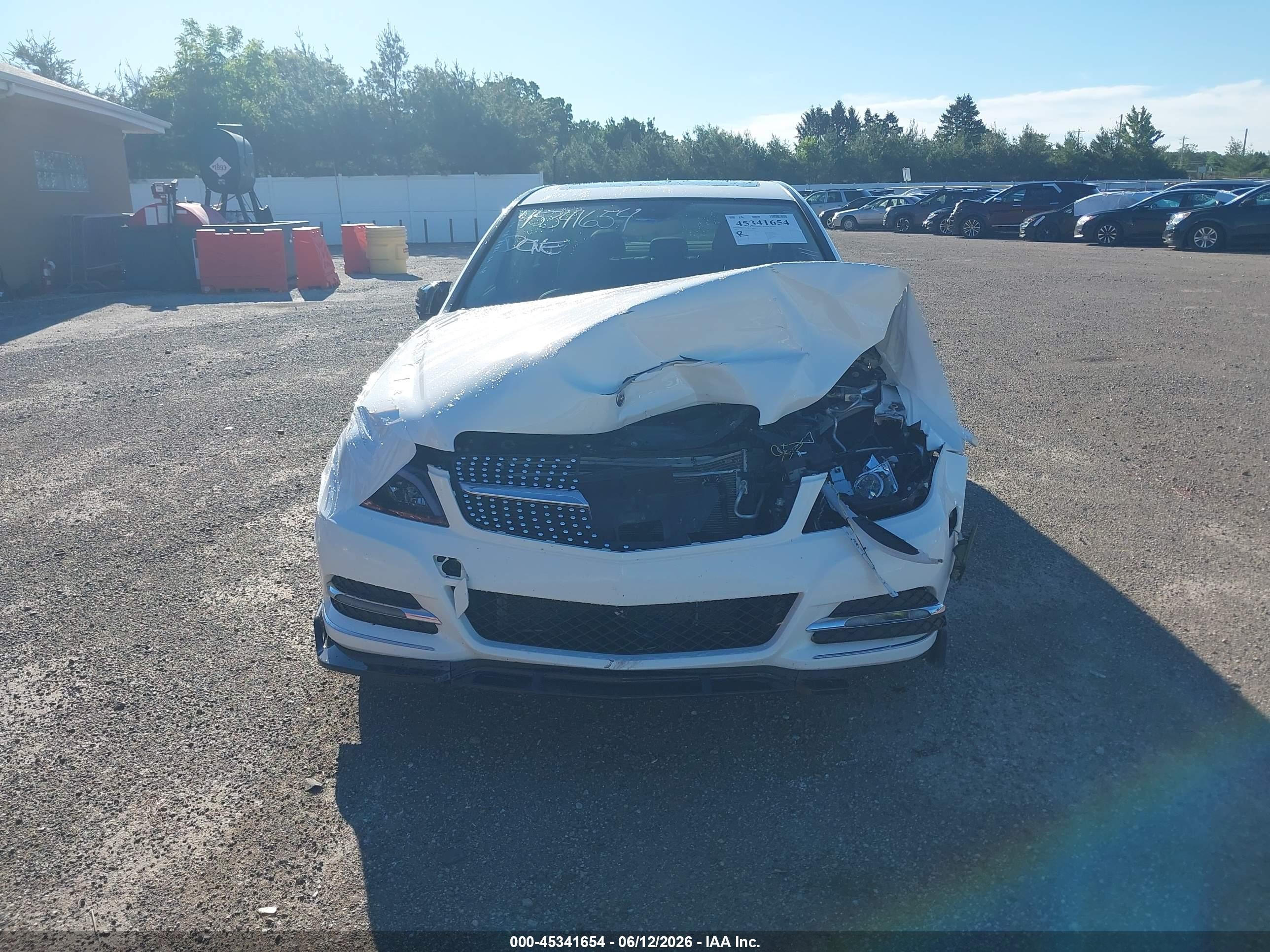 2013 Mercedes-benz C 300 Luxury 4matic White vin: WDDGF8AB5DR284356