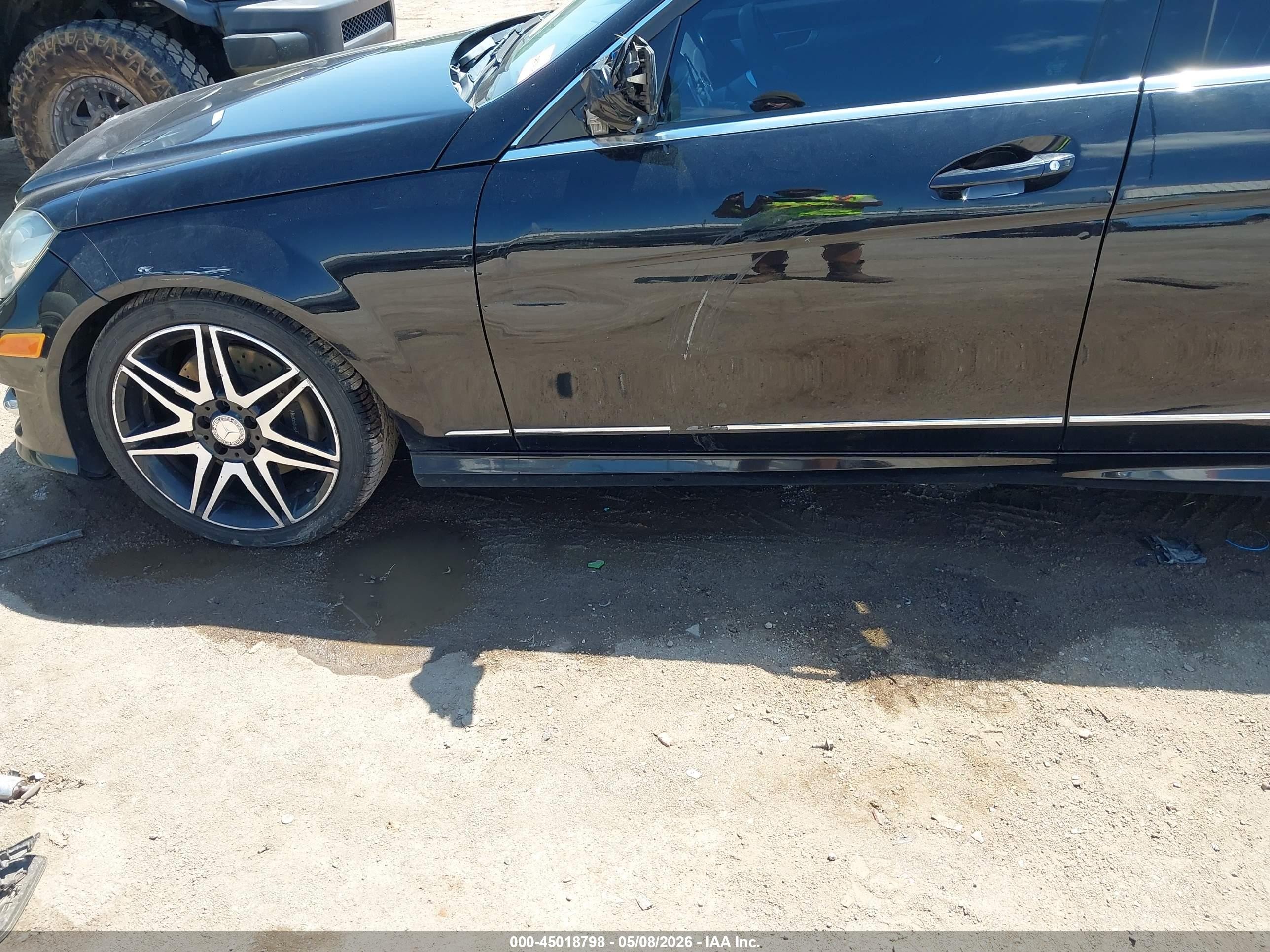 2013 Mercedes-benz C 300 Sport 4matic Black vin: WDDGF8AB5DR288651