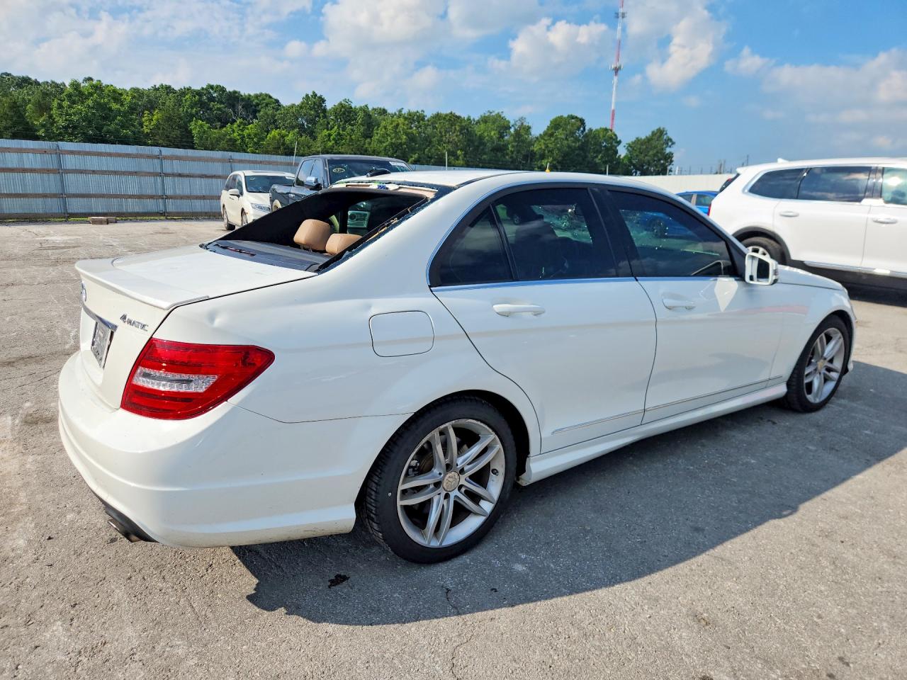 2014 Mercedes-benz C 300 4matic White vin: WDDGF8AB5EA914845