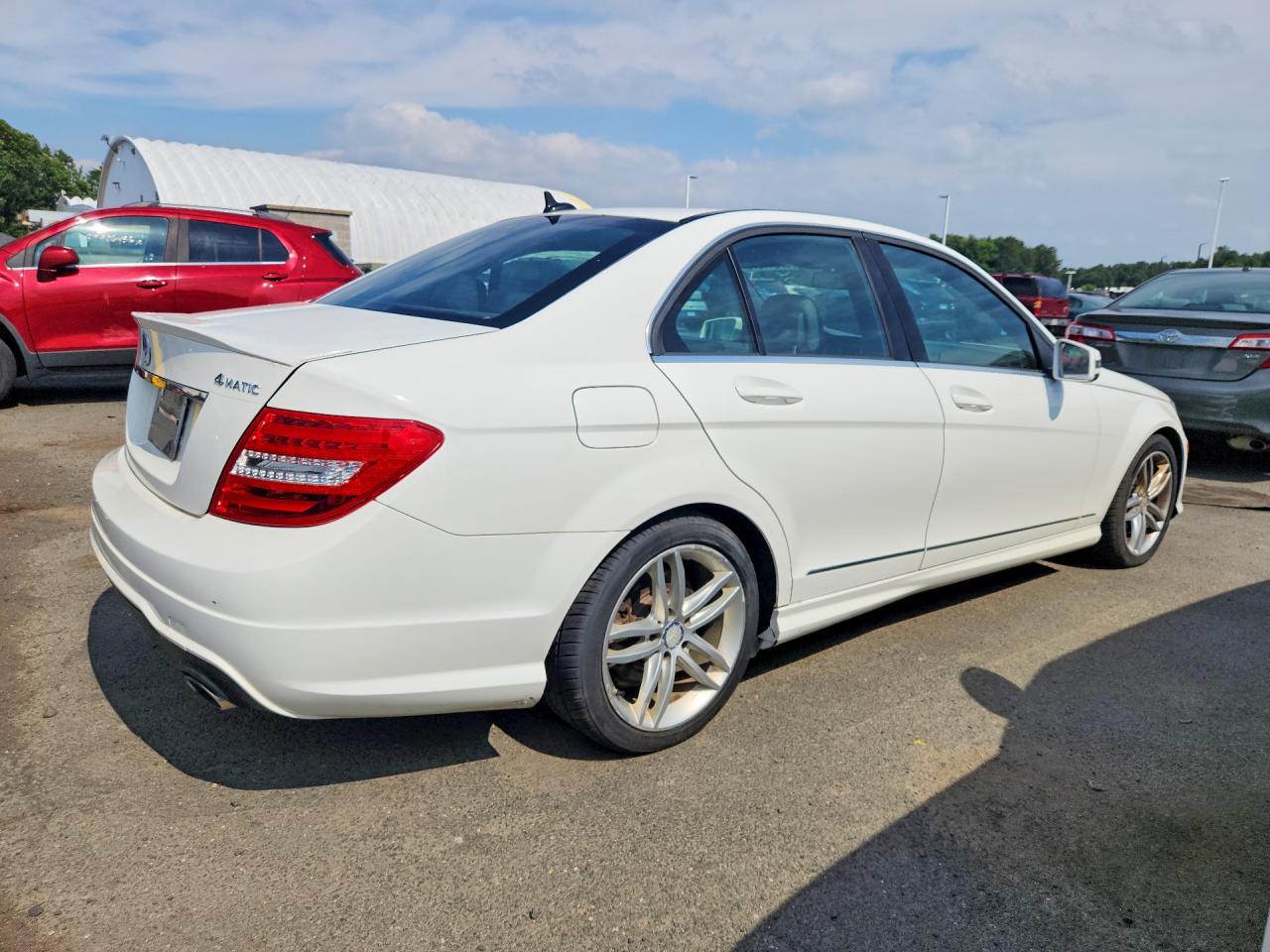 2014 Mercedes-benz C 300 4matic White vin: WDDGF8AB5EA932245