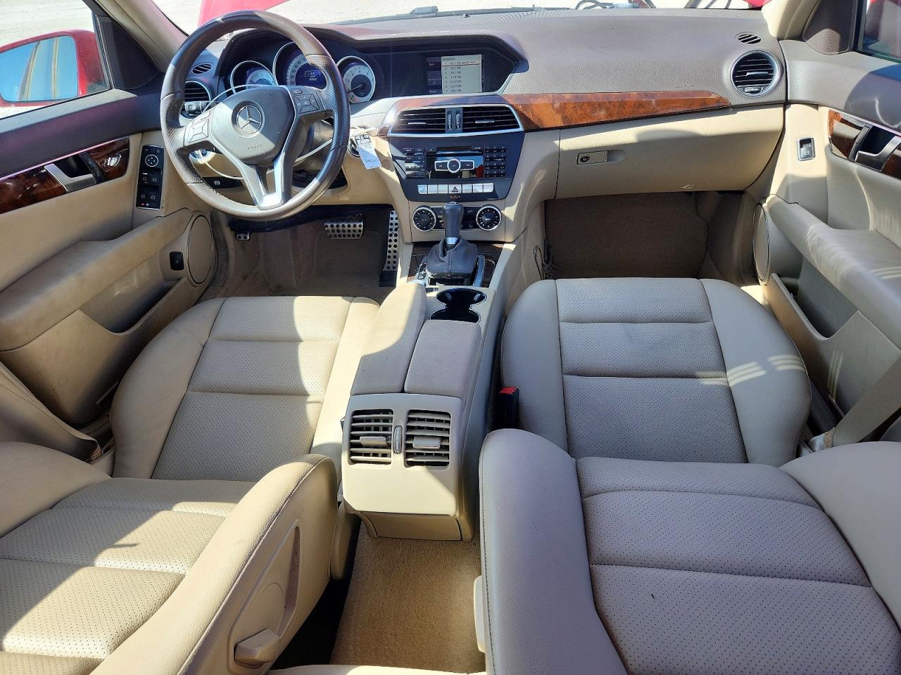 2014 Mercedes-benz C 300 4matic Красный vin: WDDGF8AB5EA936103