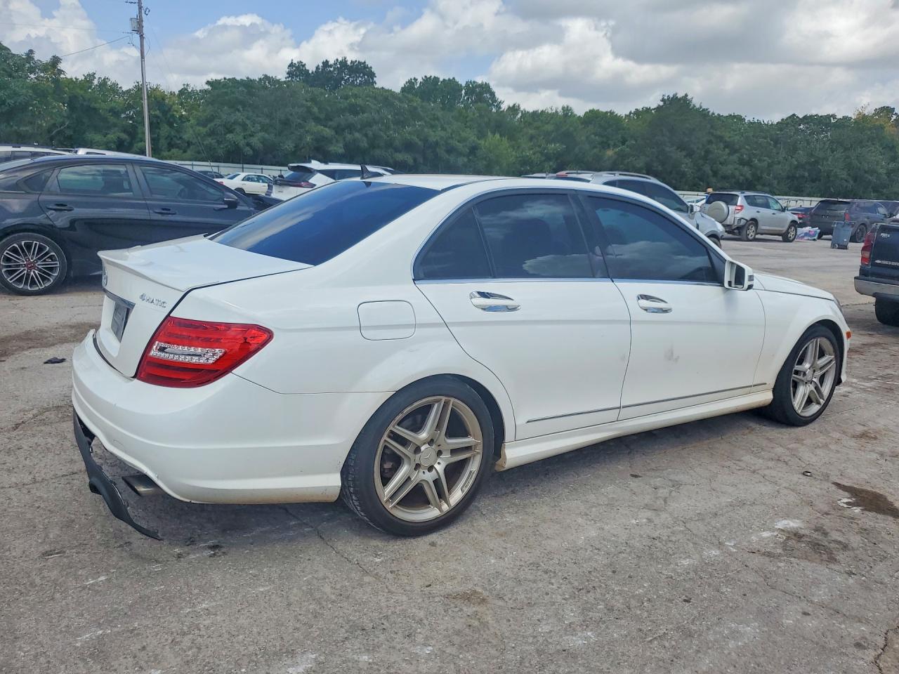 2014 Mercedes-benz C 300 4matic Белый vin: WDDGF8AB5EG230343