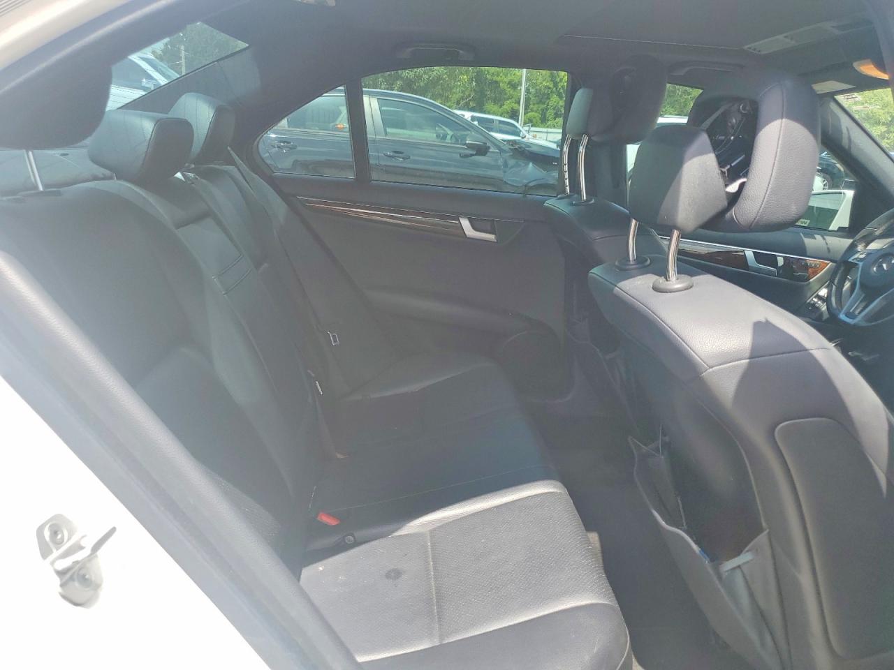2014 Mercedes-benz C 300 4matic Белый vin: WDDGF8AB5EG230343