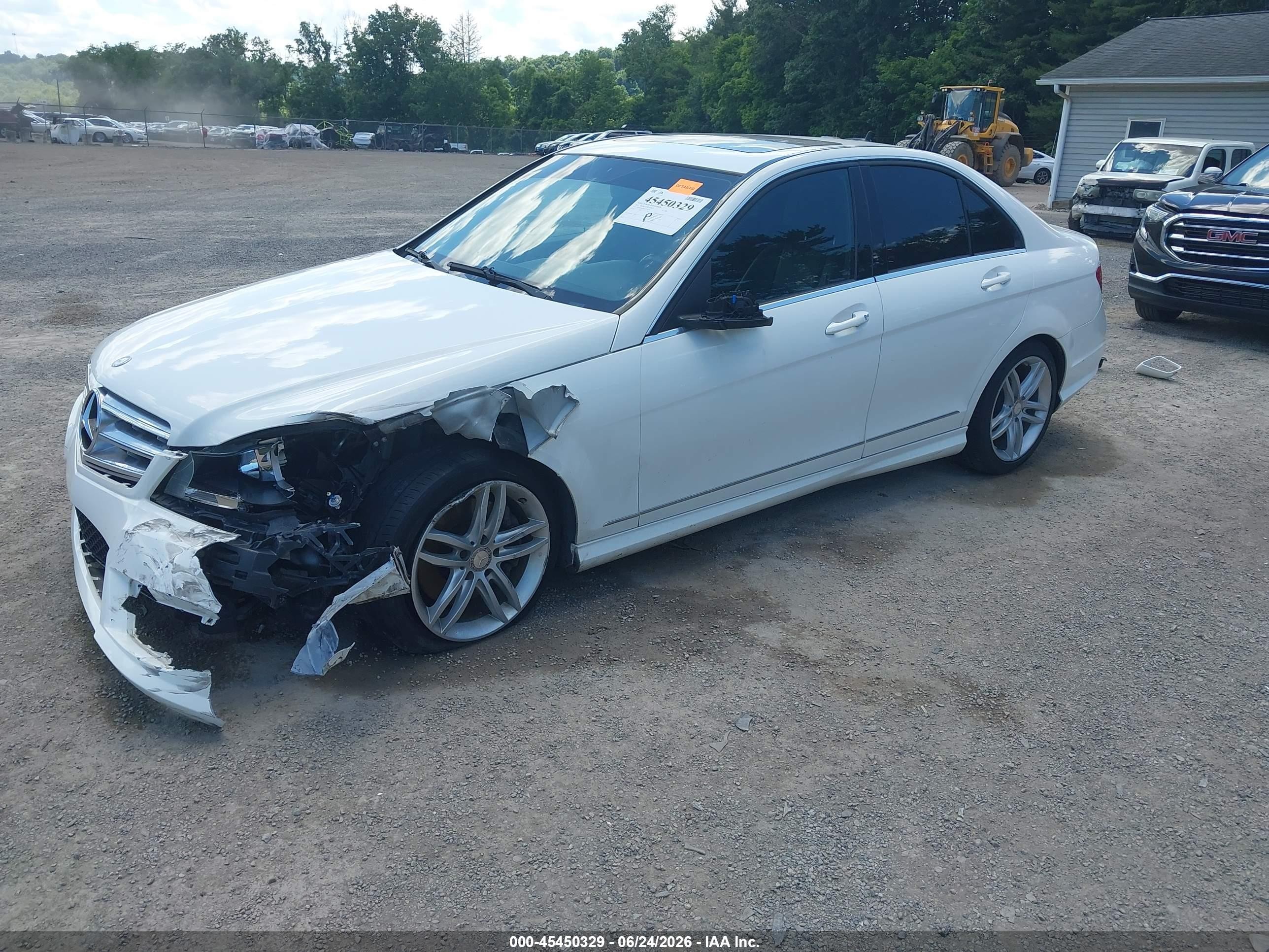 2013 Mercedes-benz C 300 Sport 4matic White vin: WDDGF8AB6DA774139