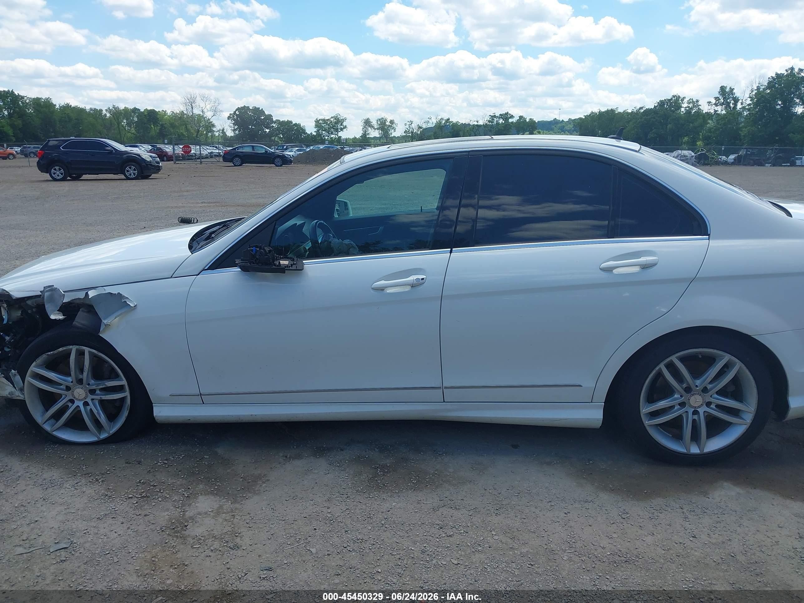 2013 Mercedes-benz C 300 Sport 4matic White vin: WDDGF8AB6DA774139