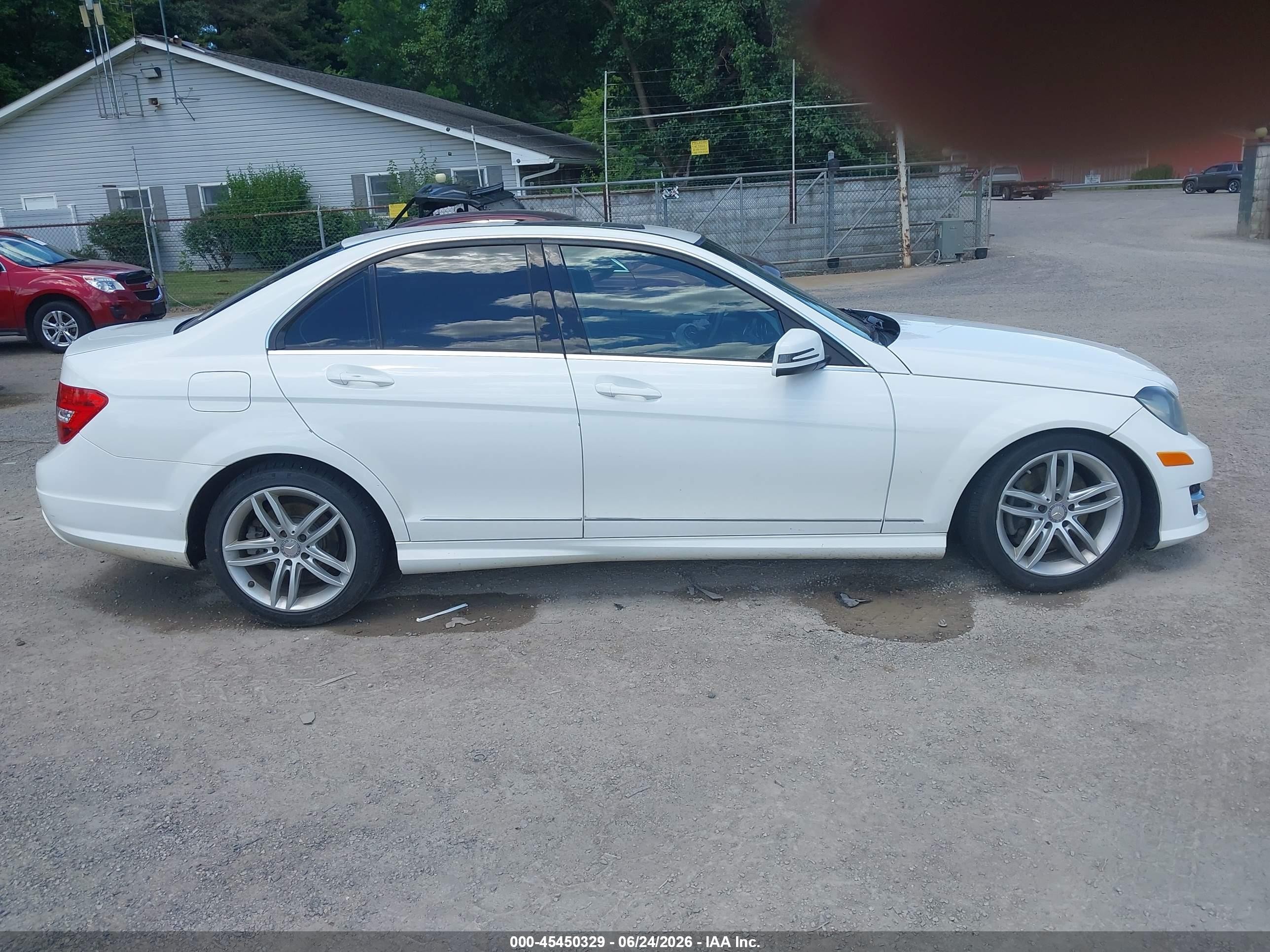 2013 Mercedes-benz C 300 Sport 4matic White vin: WDDGF8AB6DA774139