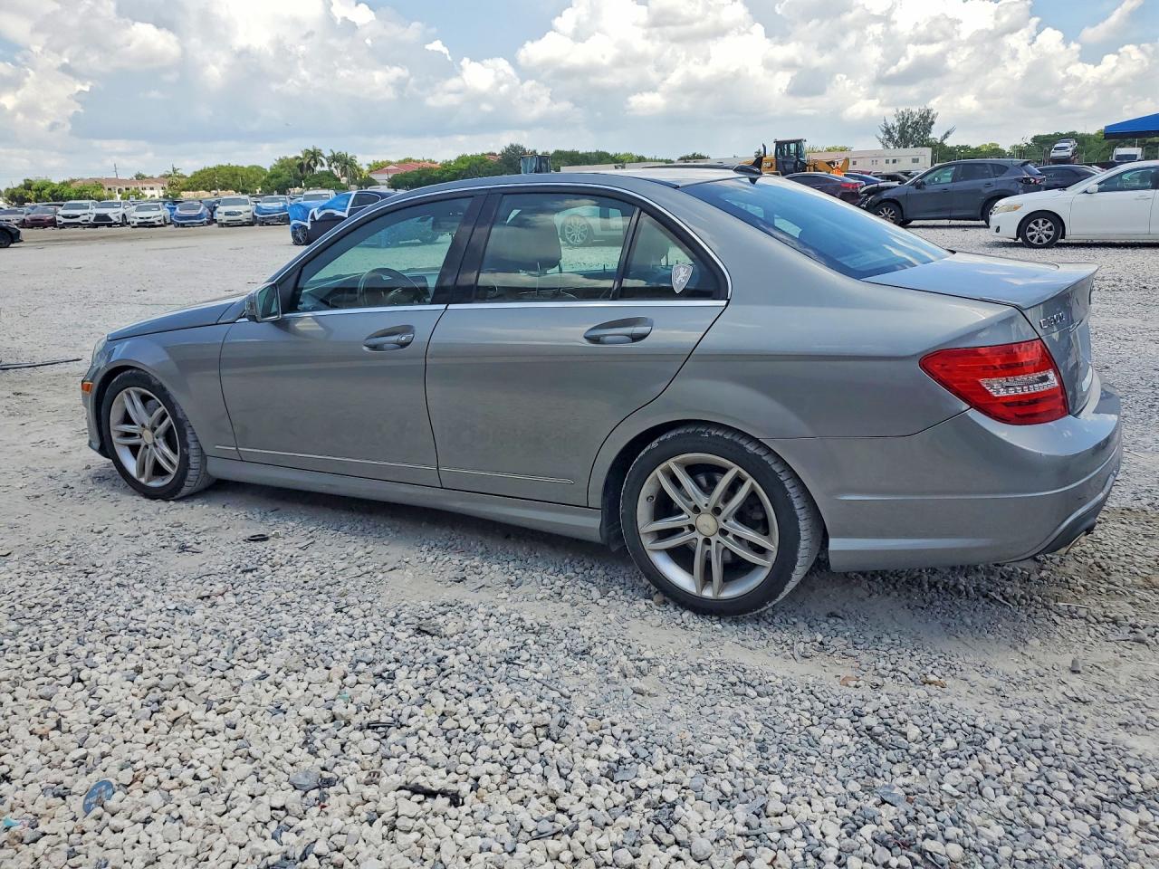 2013 Mercedes-benz C 300 4matic Gray vin: WDDGF8AB6DA812274