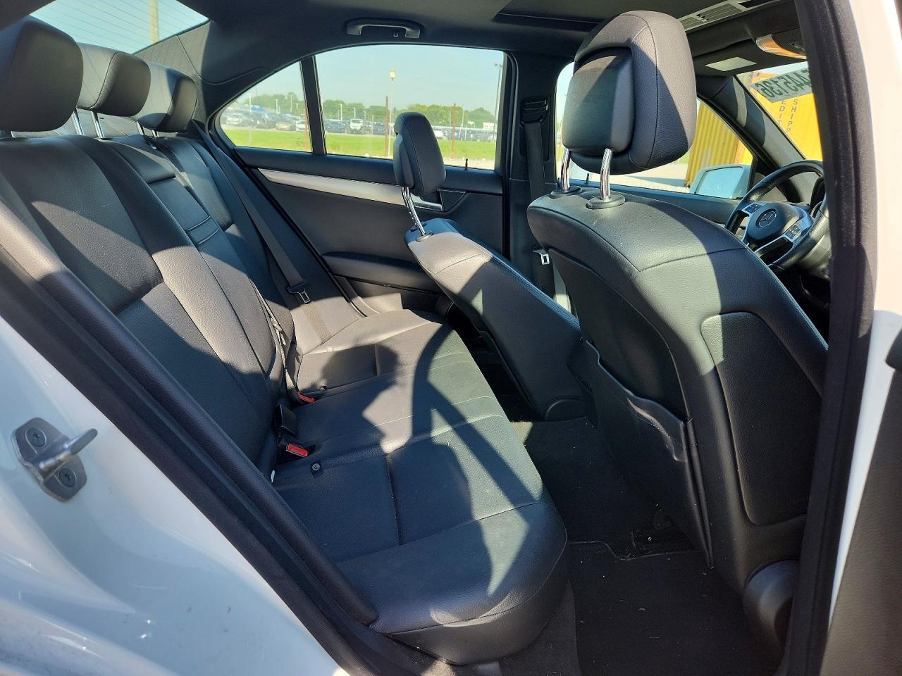 2013 Mercedes-benz C 300 4matic White vin: WDDGF8AB6DG118858