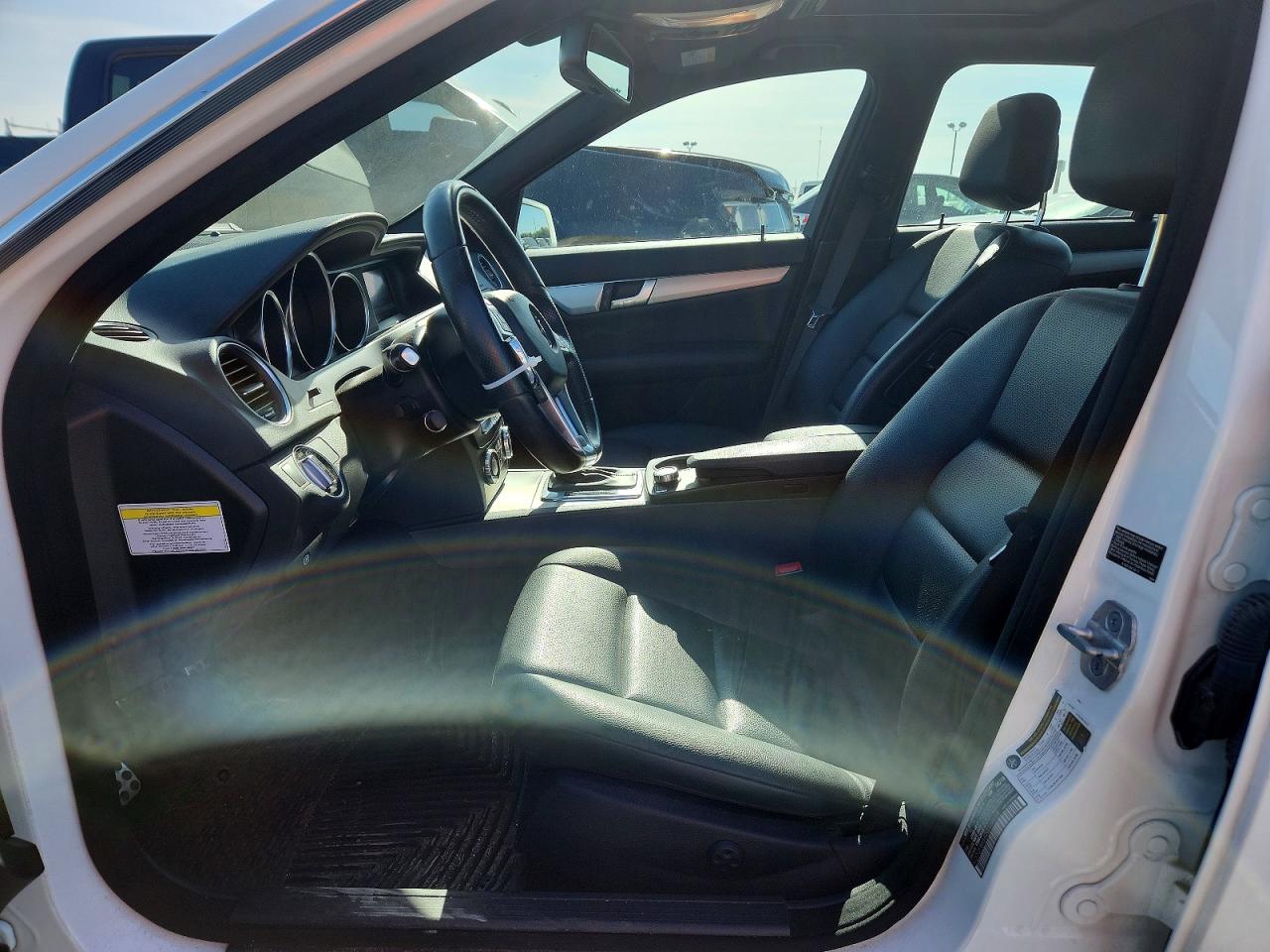 2013 Mercedes-benz C 300 4matic White vin: WDDGF8AB6DG118858