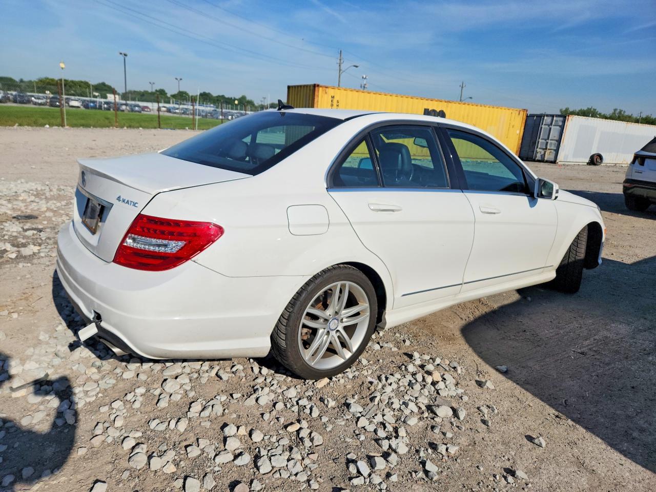 2013 Mercedes-benz C 300 4matic White vin: WDDGF8AB6DG118858