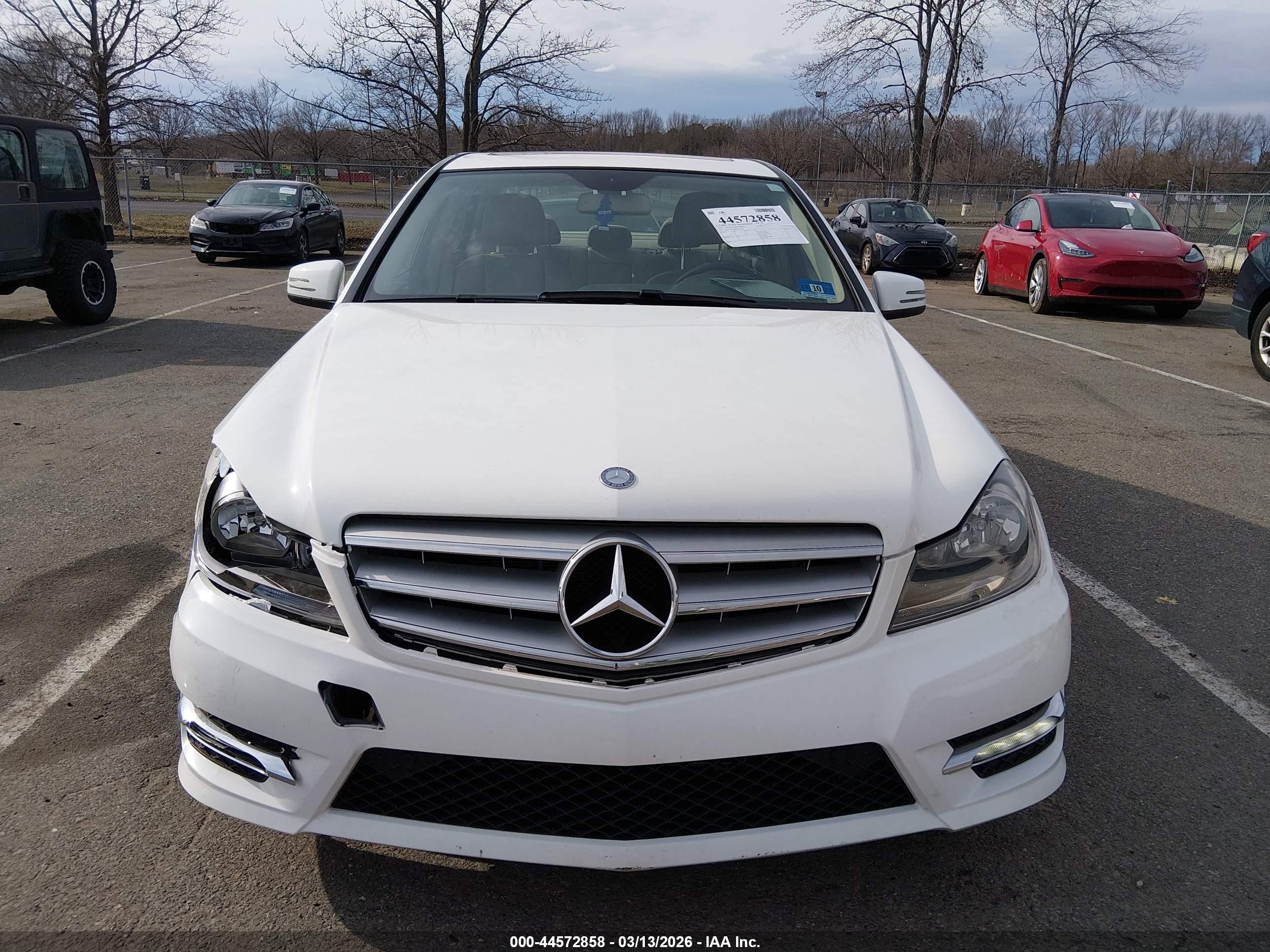 2013 Mercedes-benz C 300 Sport 4matic White vin: WDDGF8AB6DG146904