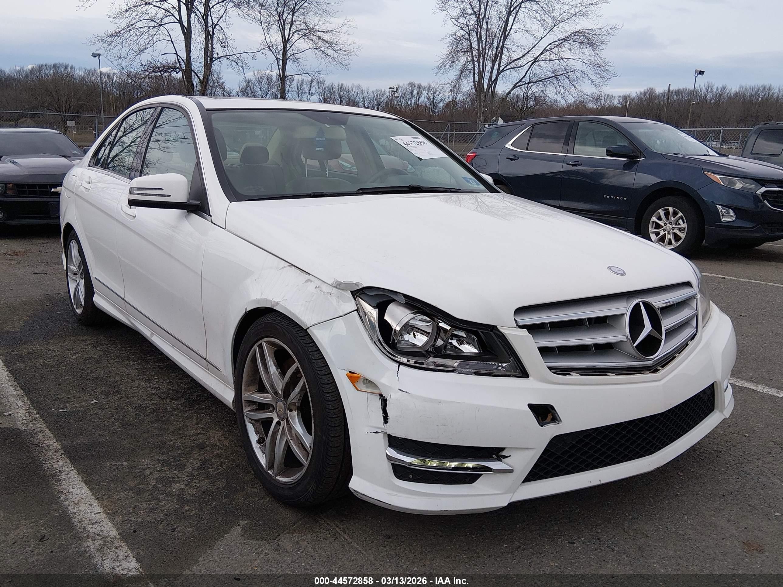 2013 Mercedes-benz C 300 Sport 4matic White vin: WDDGF8AB6DG146904