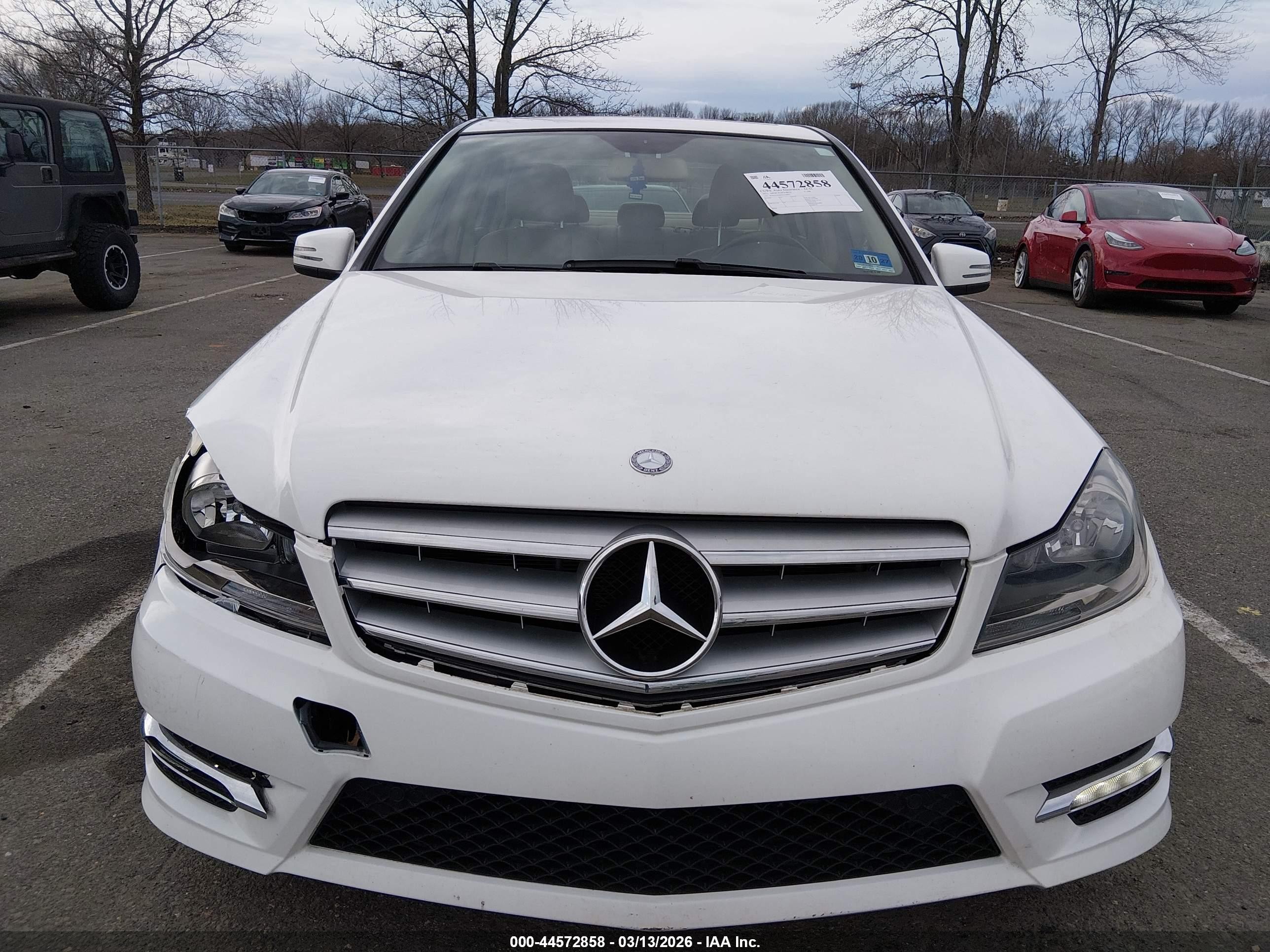 2013 Mercedes-benz C 300 Sport 4matic White vin: WDDGF8AB6DG146904