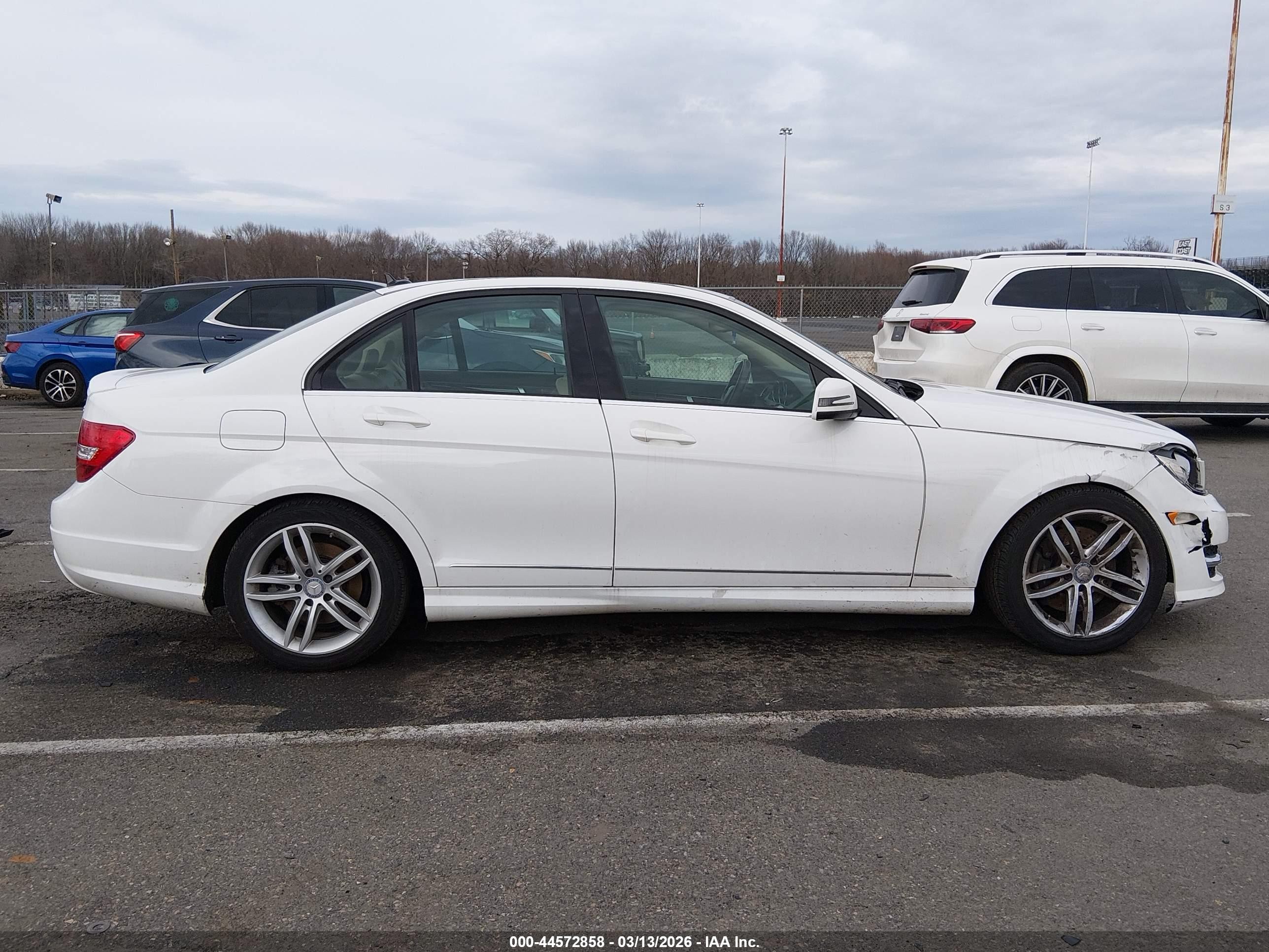 2013 Mercedes-benz C 300 Sport 4matic White vin: WDDGF8AB6DG146904