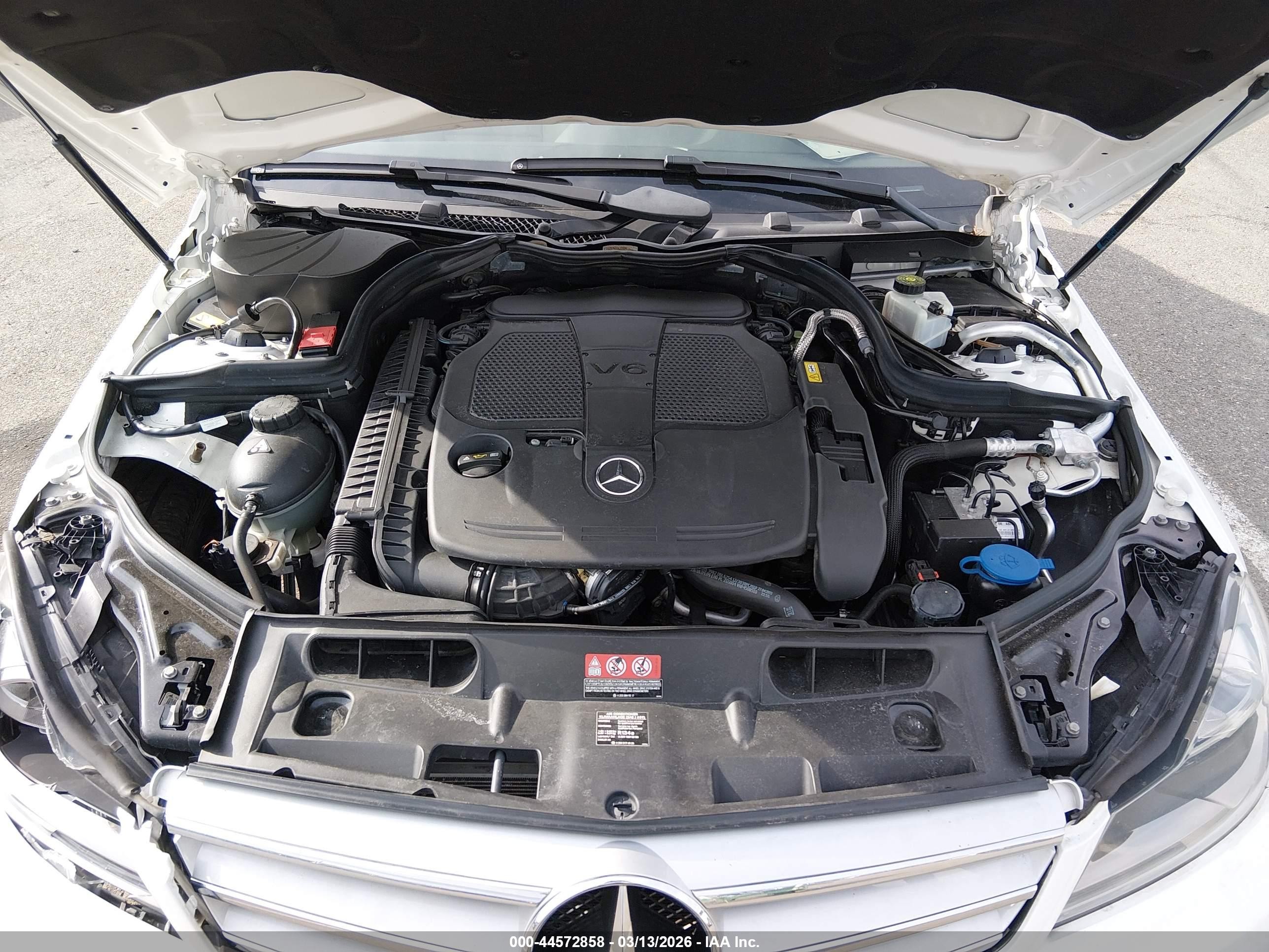 2013 Mercedes-benz C 300 Sport 4matic White vin: WDDGF8AB6DG146904