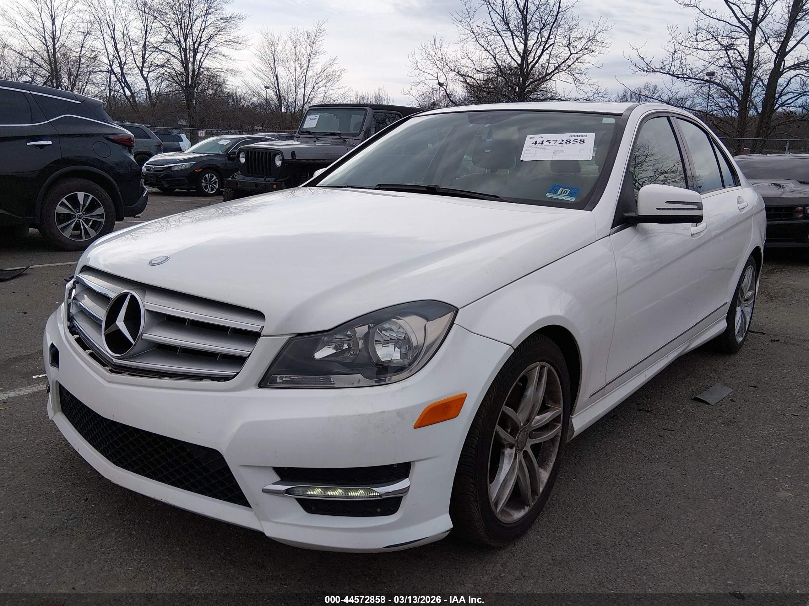 2013 Mercedes-benz C 300 Sport 4matic White vin: WDDGF8AB6DG146904