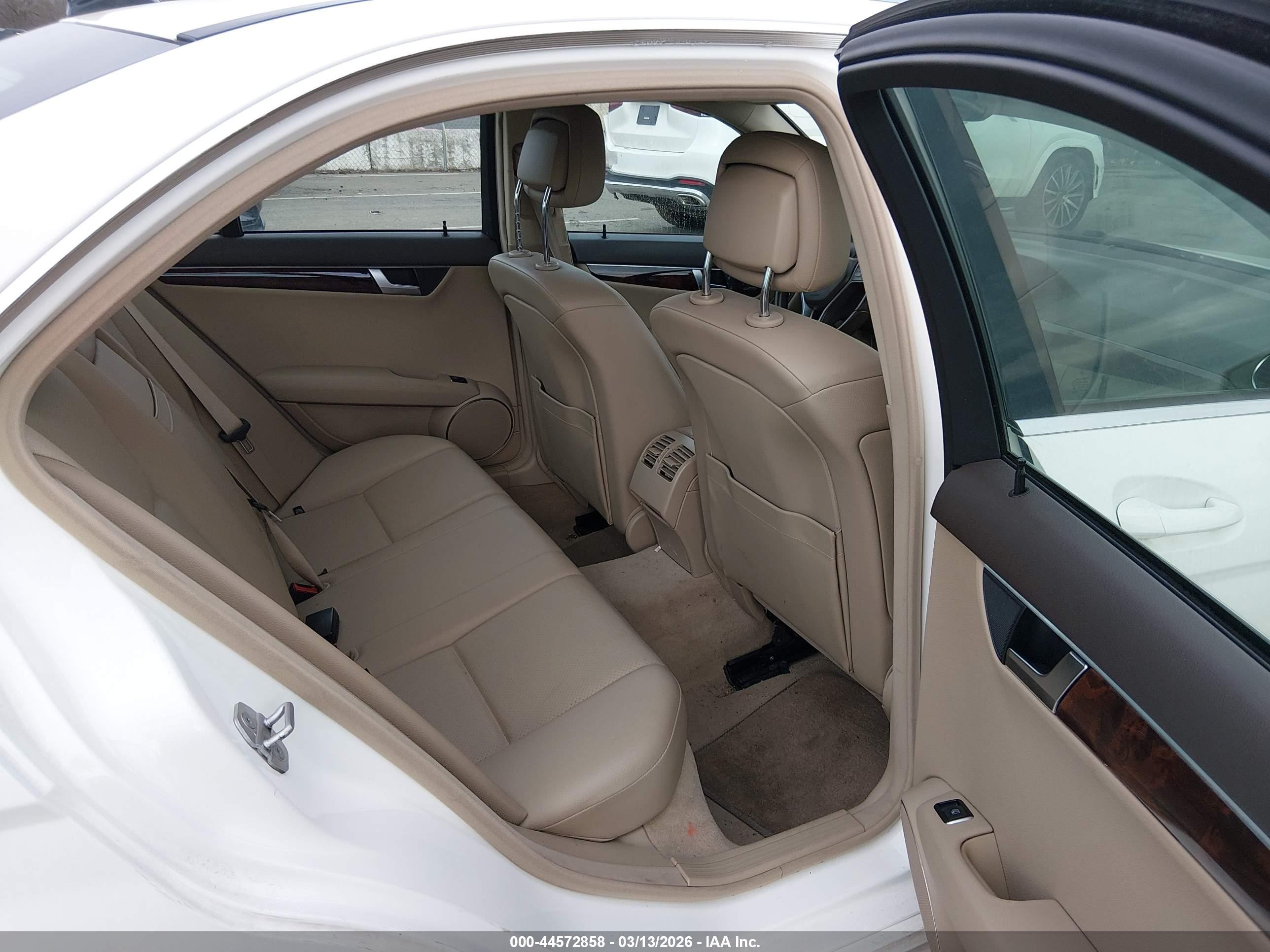 2013 Mercedes-benz C 300 Sport 4matic White vin: WDDGF8AB6DG146904