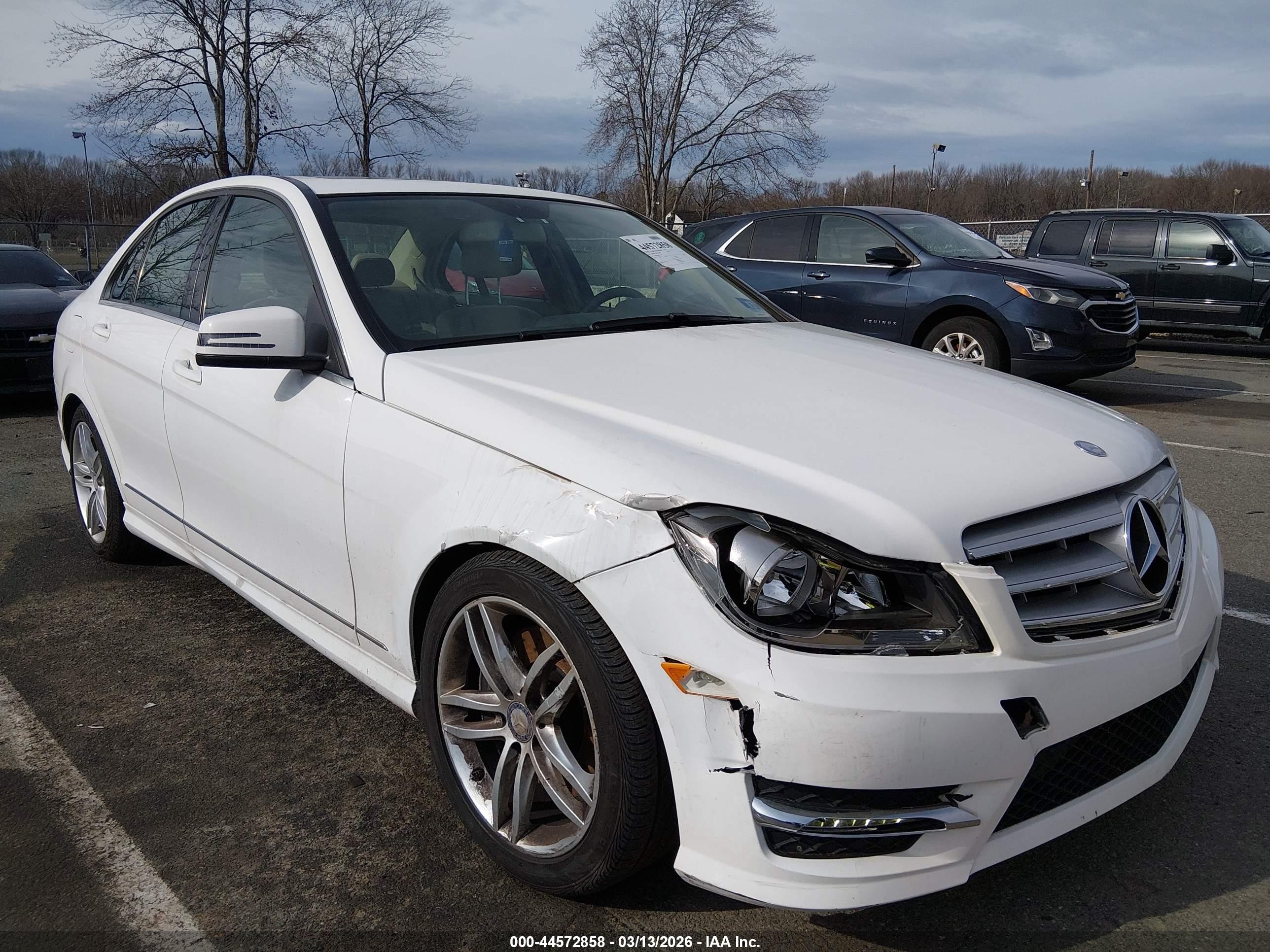2013 Mercedes-benz C 300 Sport 4matic White vin: WDDGF8AB6DG146904
