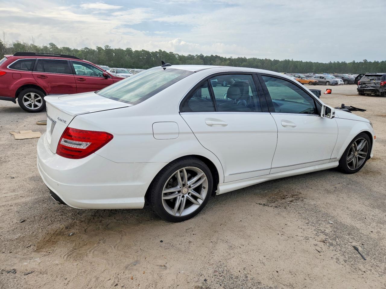 2013 Mercedes-benz C 300 4matic White vin: WDDGF8AB6DR271678