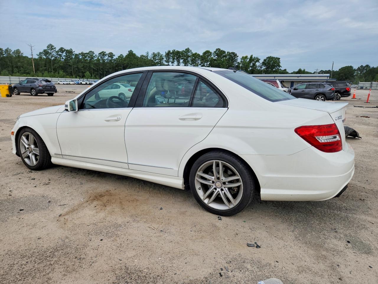 2013 Mercedes-benz C 300 4matic White vin: WDDGF8AB6DR271678