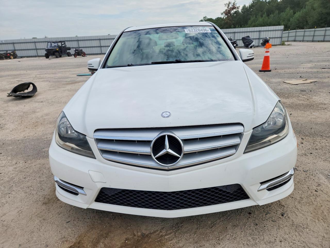 2013 Mercedes-benz C 300 4matic White vin: WDDGF8AB6DR271678