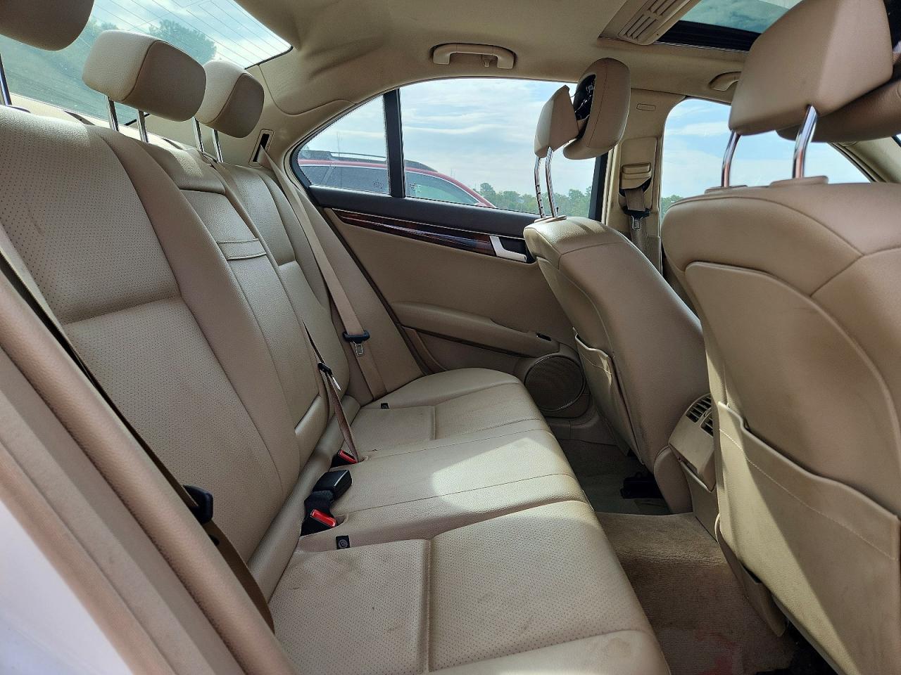 2013 Mercedes-benz C 300 4matic White vin: WDDGF8AB6DR271678