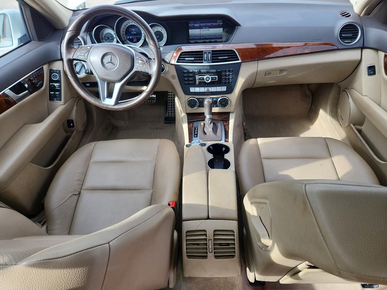 2013 Mercedes-benz C 300 4matic White vin: WDDGF8AB6DR271678