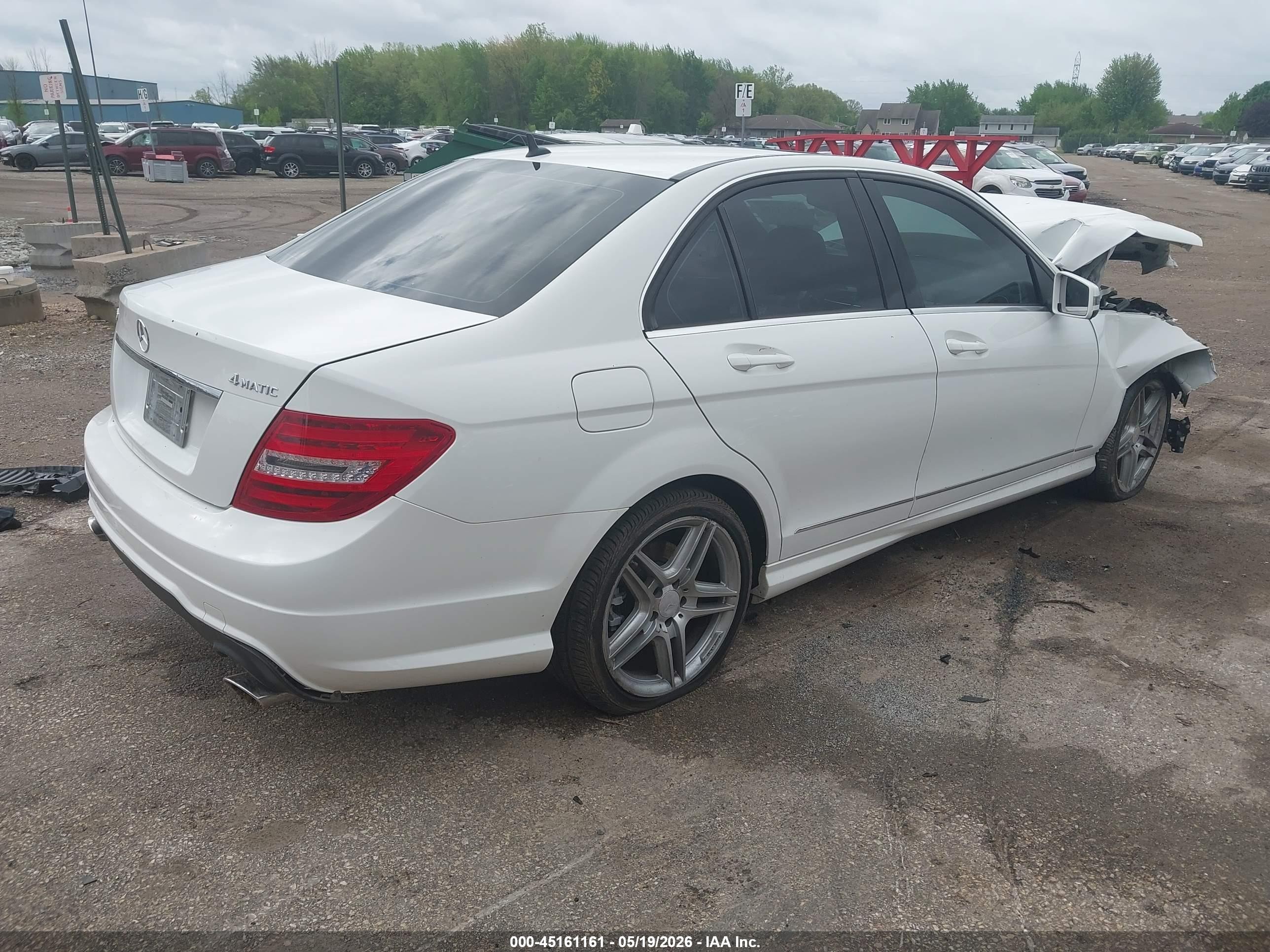 2013 Mercedes-benz C 300 Sport 4matic White vin: WDDGF8AB6DR273138