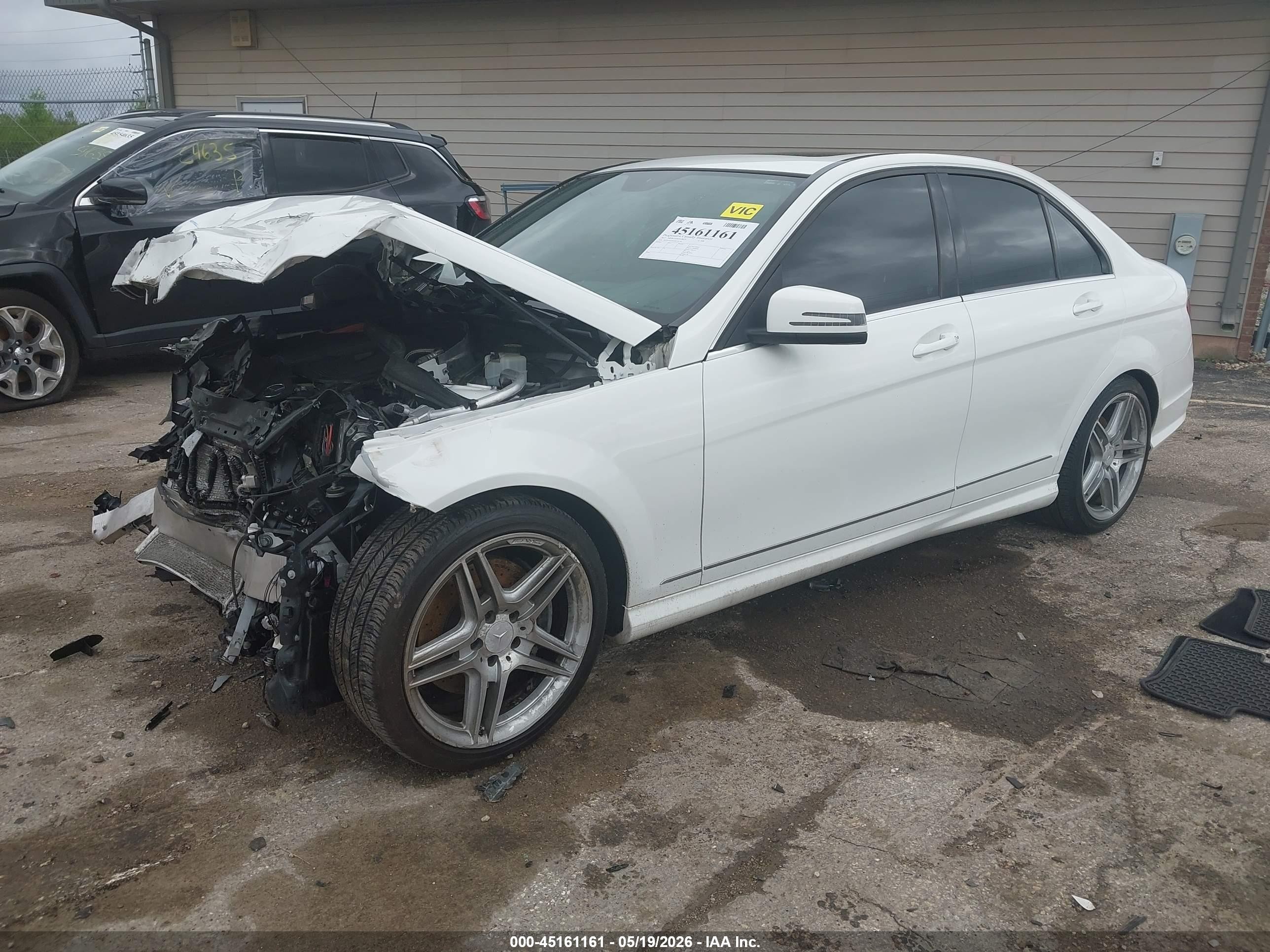 2013 Mercedes-benz C 300 Sport 4matic White vin: WDDGF8AB6DR273138
