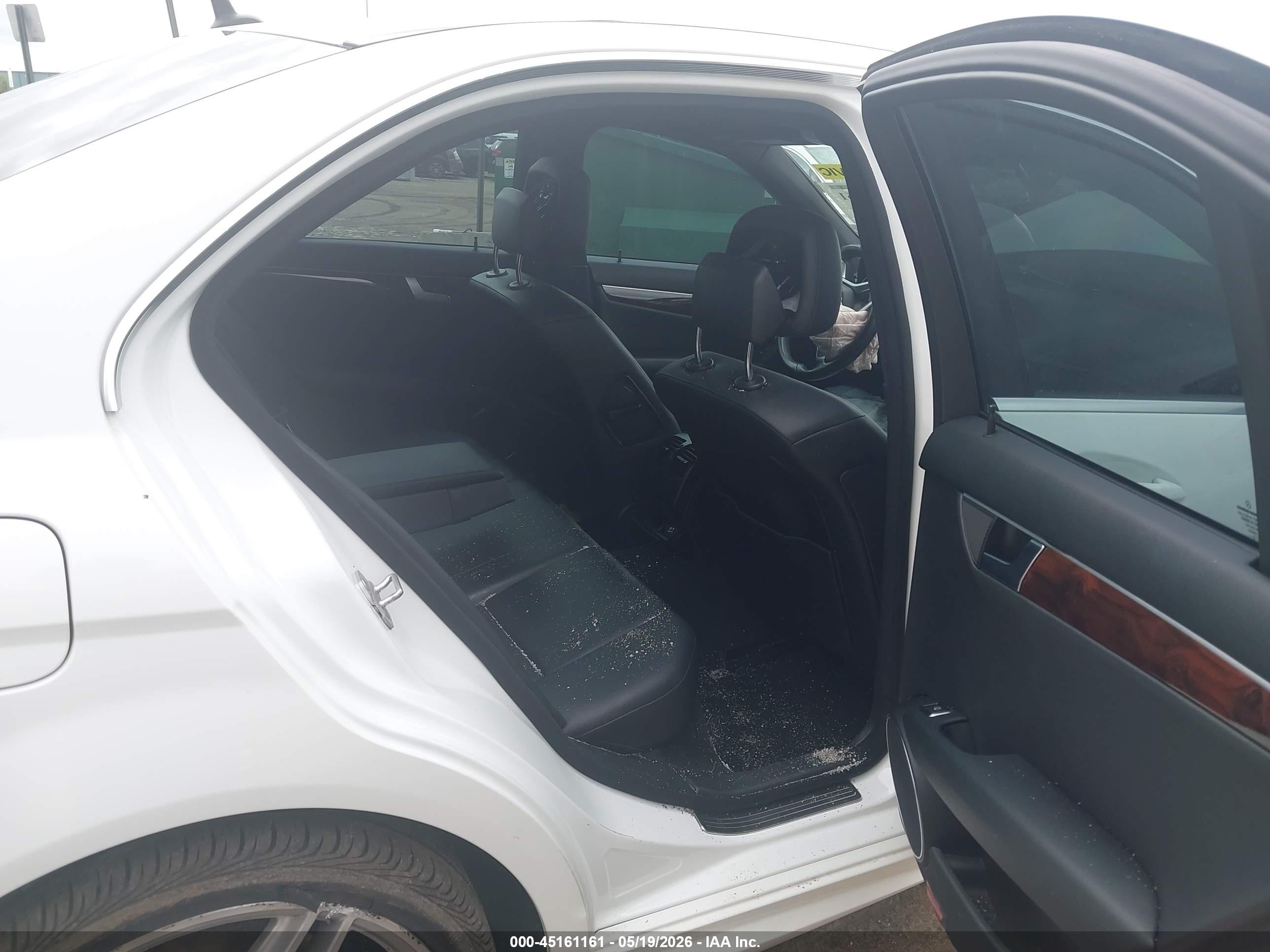 2013 Mercedes-benz C 300 Sport 4matic White vin: WDDGF8AB6DR273138