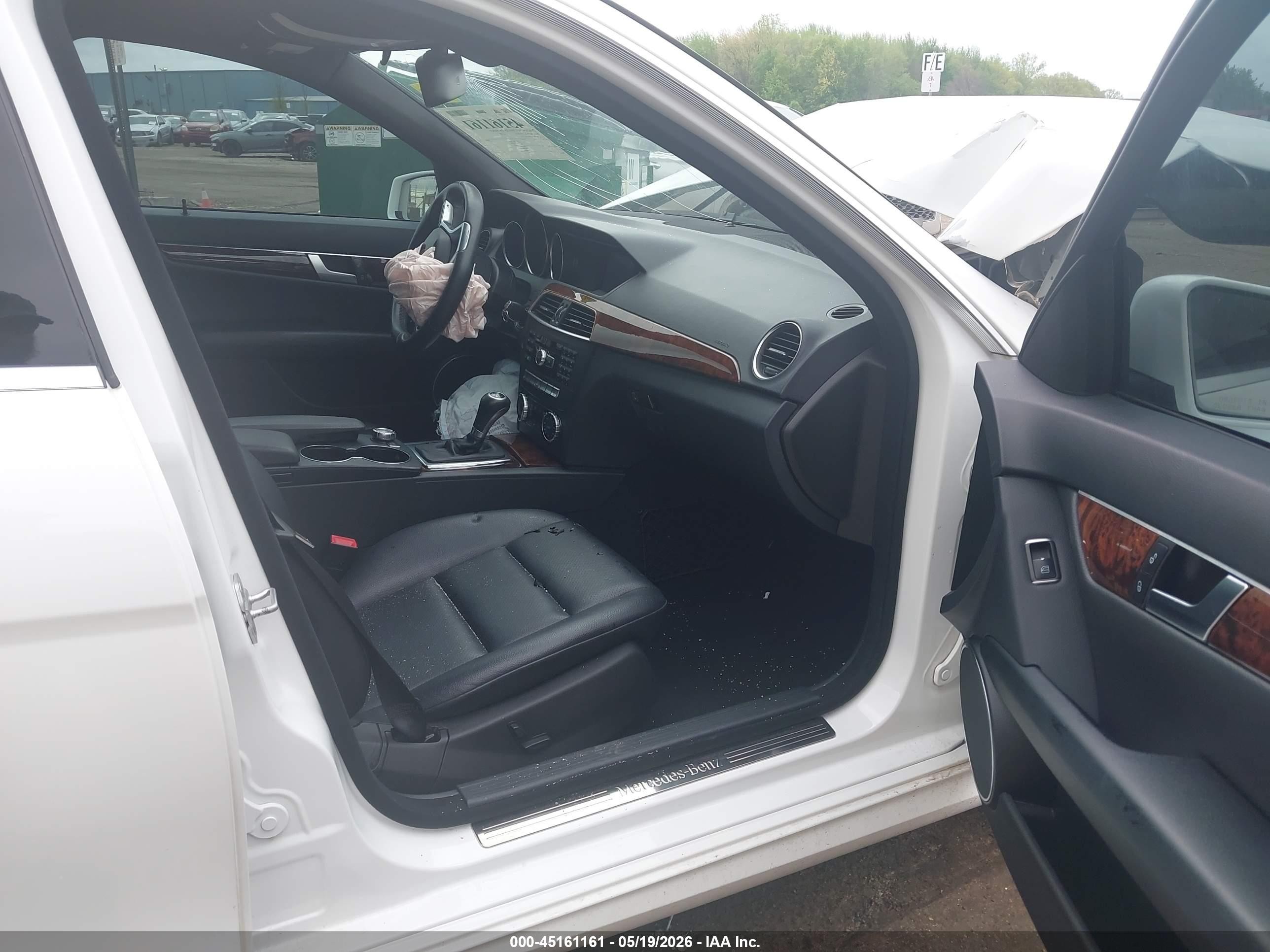 2013 Mercedes-benz C 300 Sport 4matic White vin: WDDGF8AB6DR273138