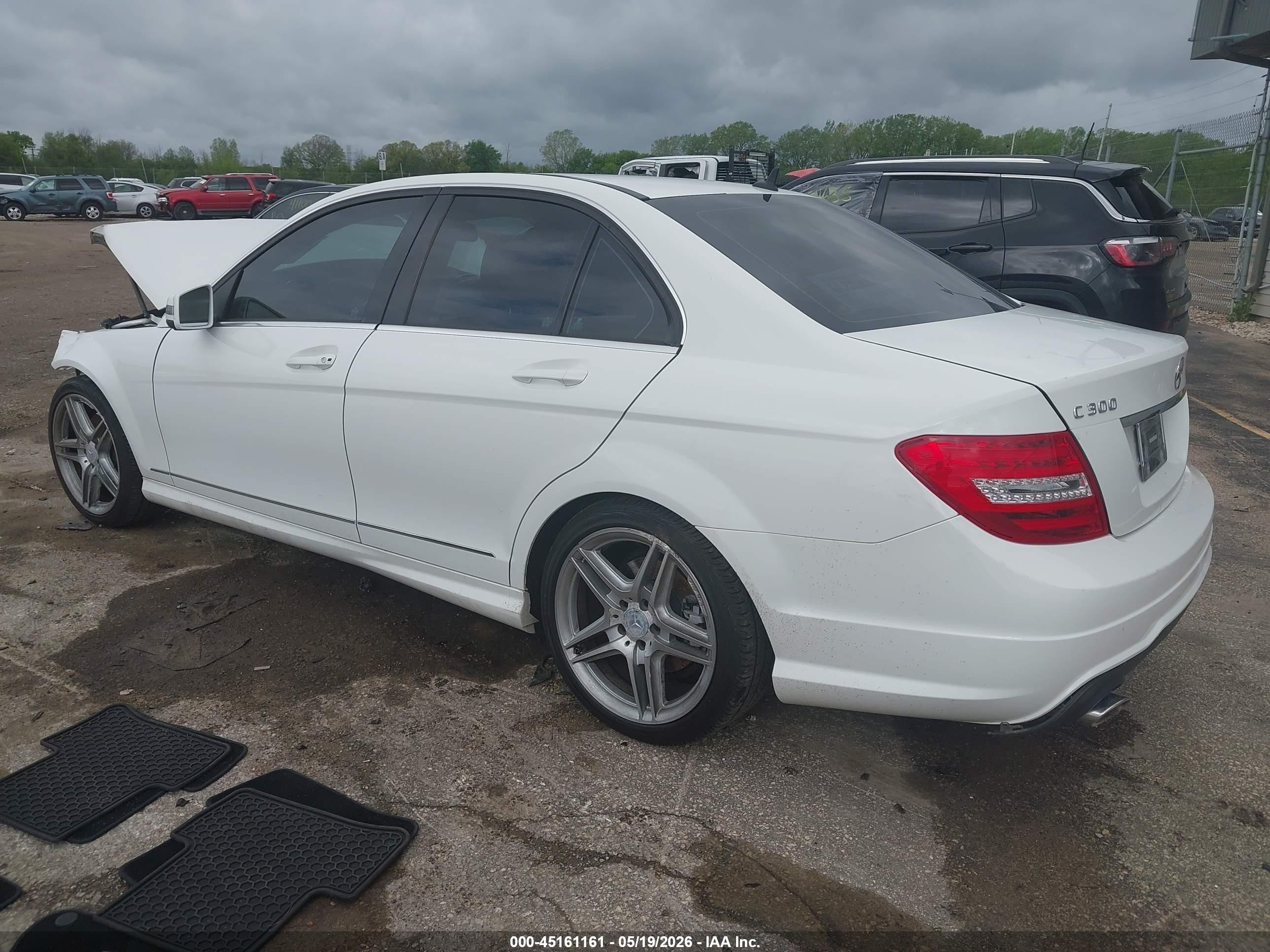 2013 Mercedes-benz C 300 Sport 4matic White vin: WDDGF8AB6DR273138