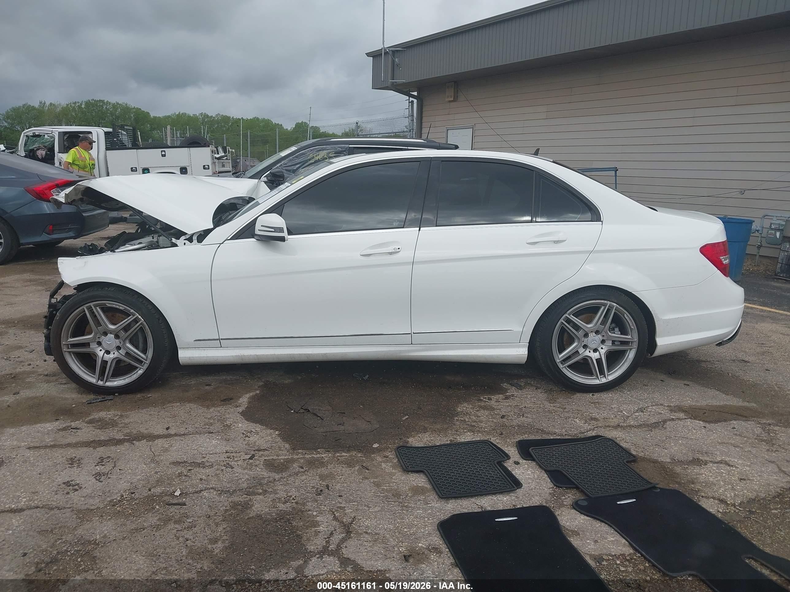 2013 Mercedes-benz C 300 Sport 4matic White vin: WDDGF8AB6DR273138