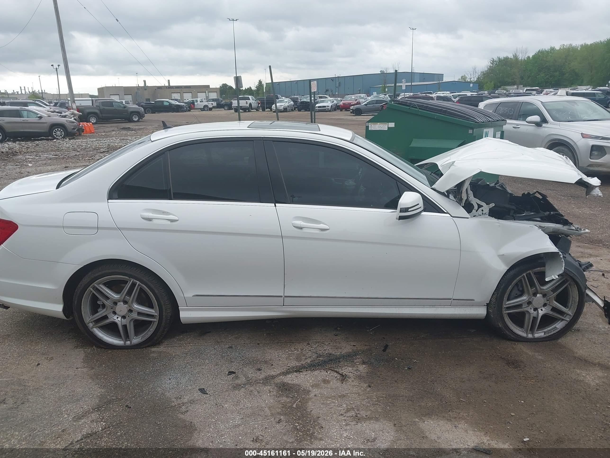 2013 Mercedes-benz C 300 Sport 4matic White vin: WDDGF8AB6DR273138