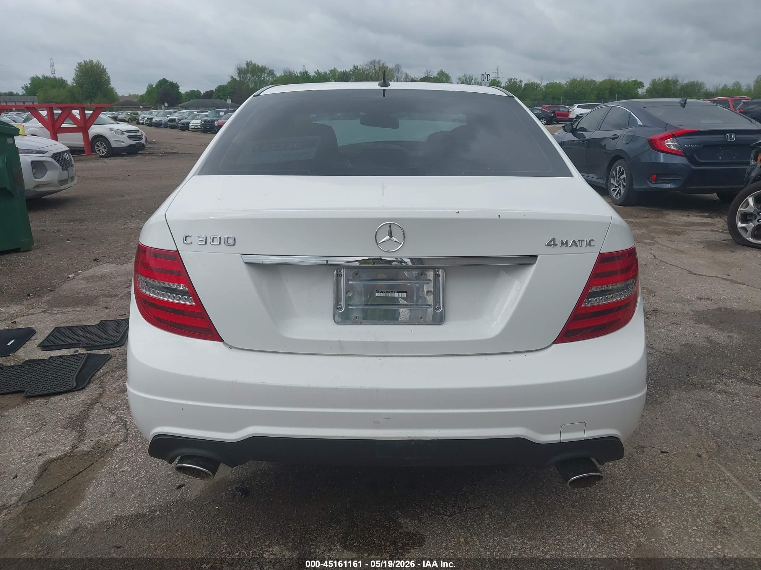 2013 Mercedes-benz C 300 Sport 4matic White vin: WDDGF8AB6DR273138