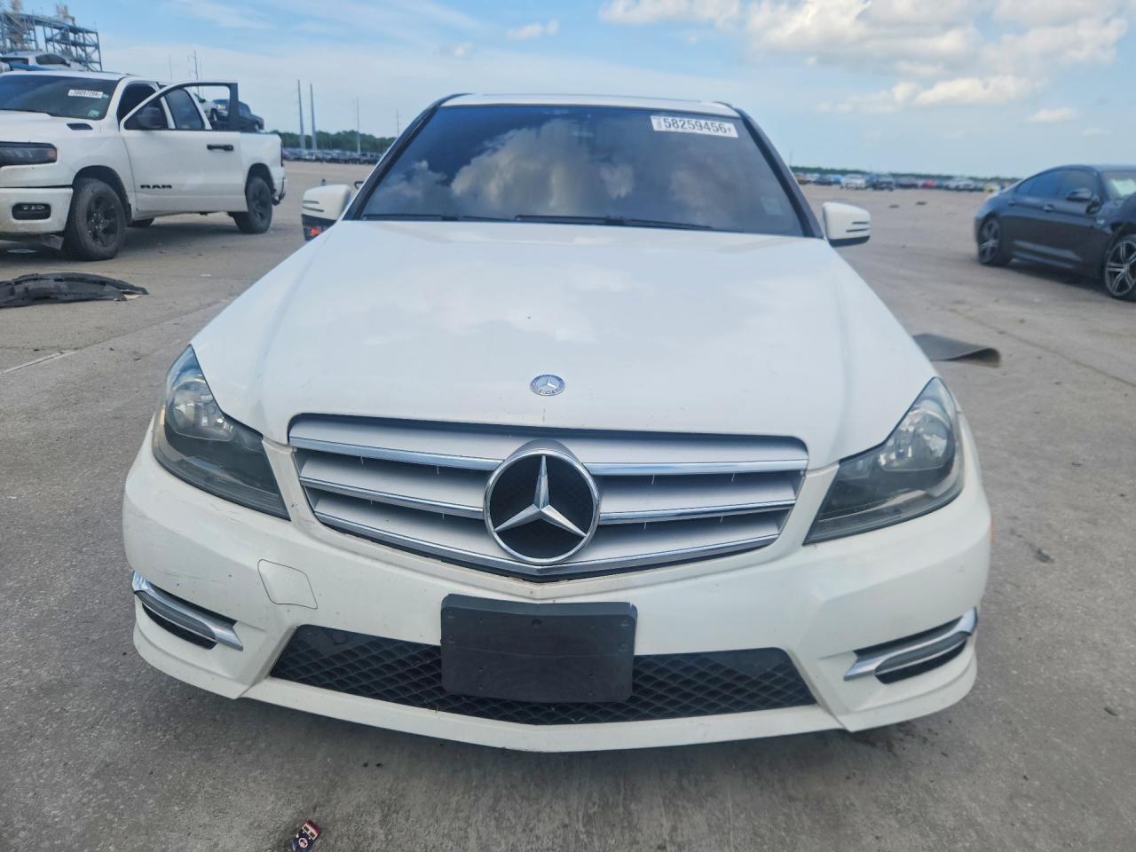 2013 Mercedes-benz C 300 4matic White vin: WDDGF8AB6DR278100