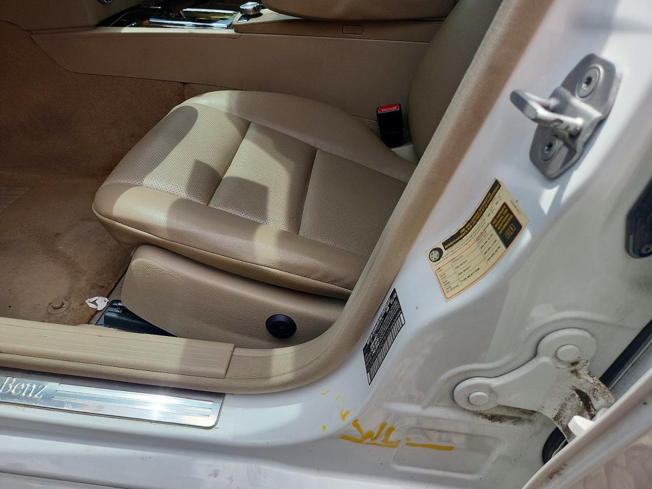 2013 Mercedes-benz C 300 4matic White vin: WDDGF8AB6DR278100