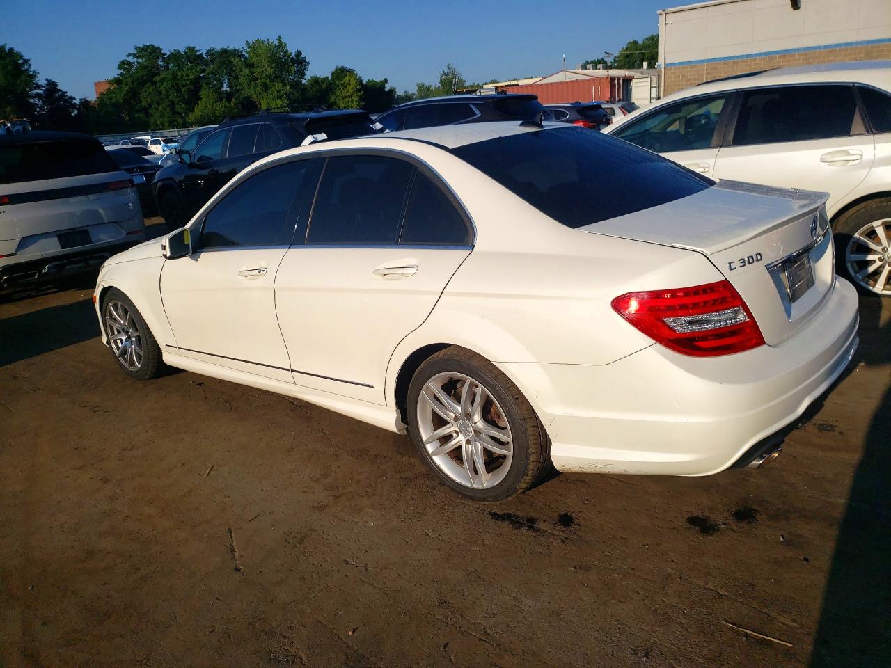 2013 Mercedes-benz C 300 4matic White vin: WDDGF8AB6DR287945