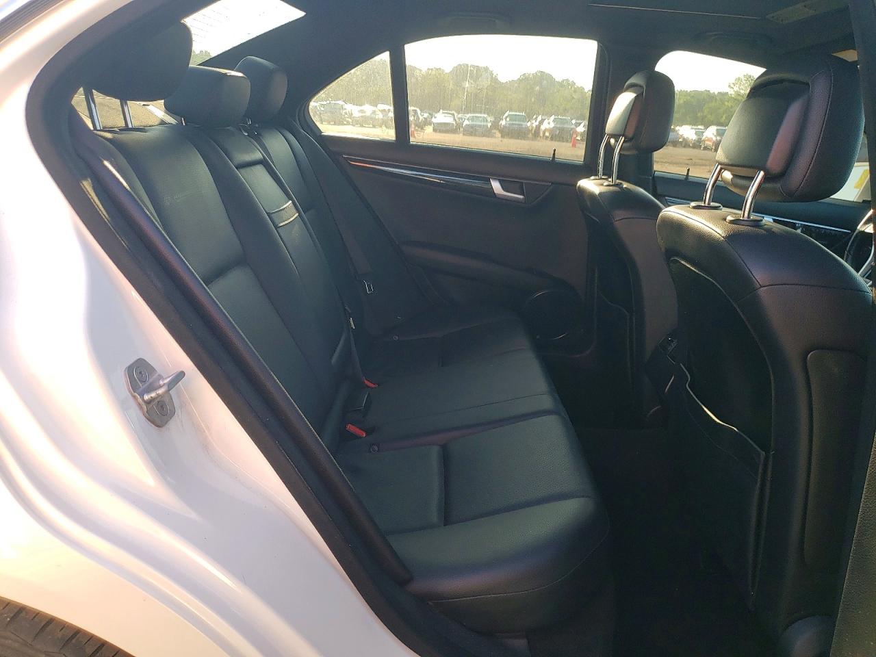2013 Mercedes-benz C 300 4matic White vin: WDDGF8AB6DR287945