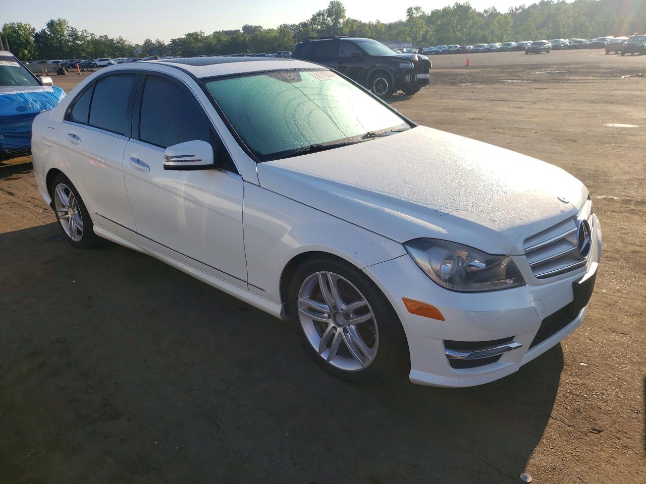 2013 Mercedes-benz C 300 4matic White vin: WDDGF8AB6DR287945