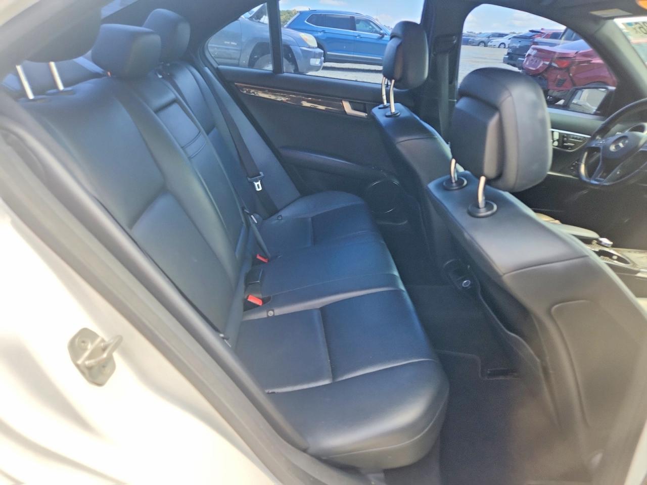 2013 Mercedes-benz C 300 4matic White vin: WDDGF8AB6DR288965