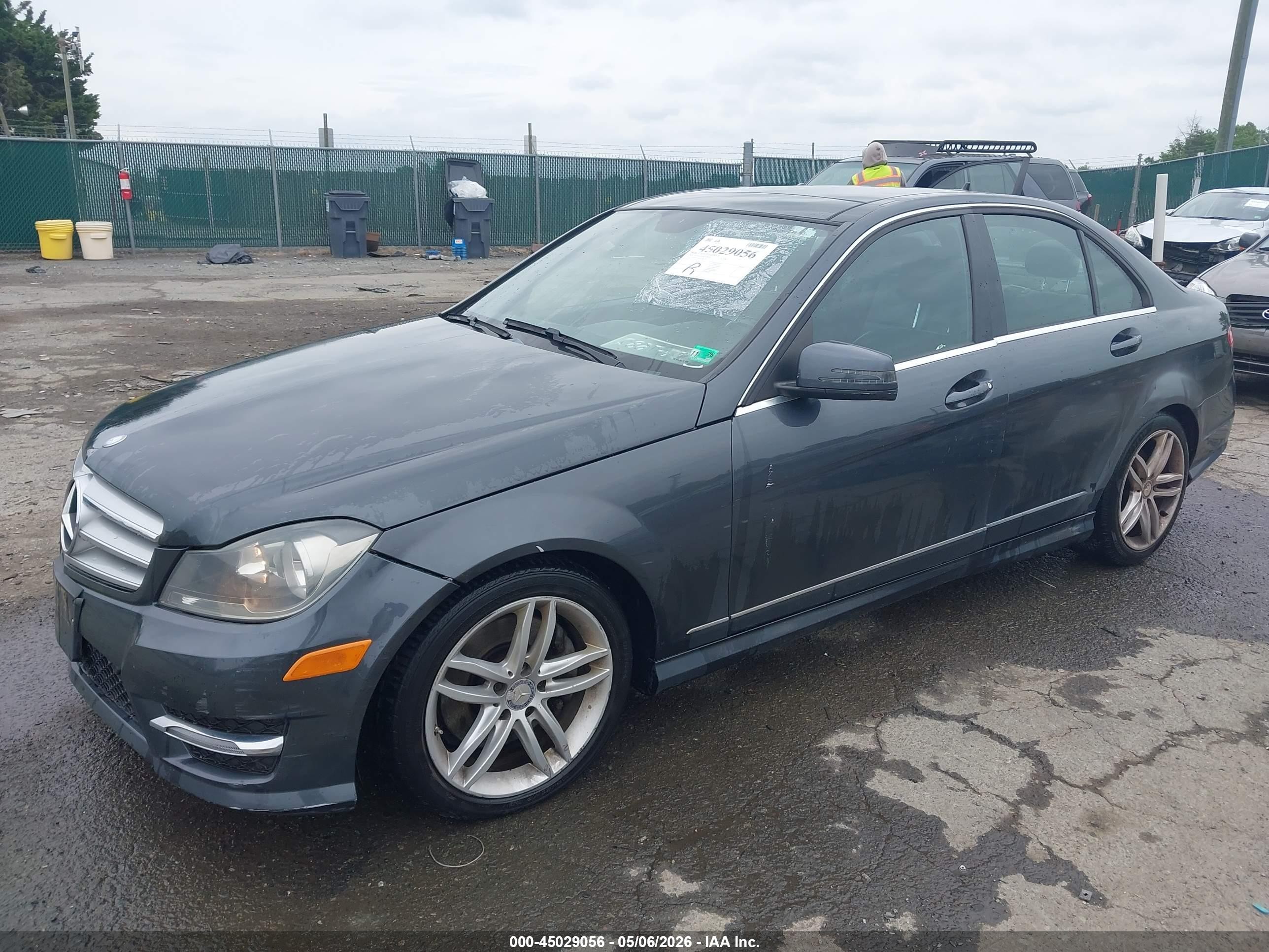 2013 Mercedes-benz C 300 Sport 4matic Синий vin: WDDGF8AB6DR296709